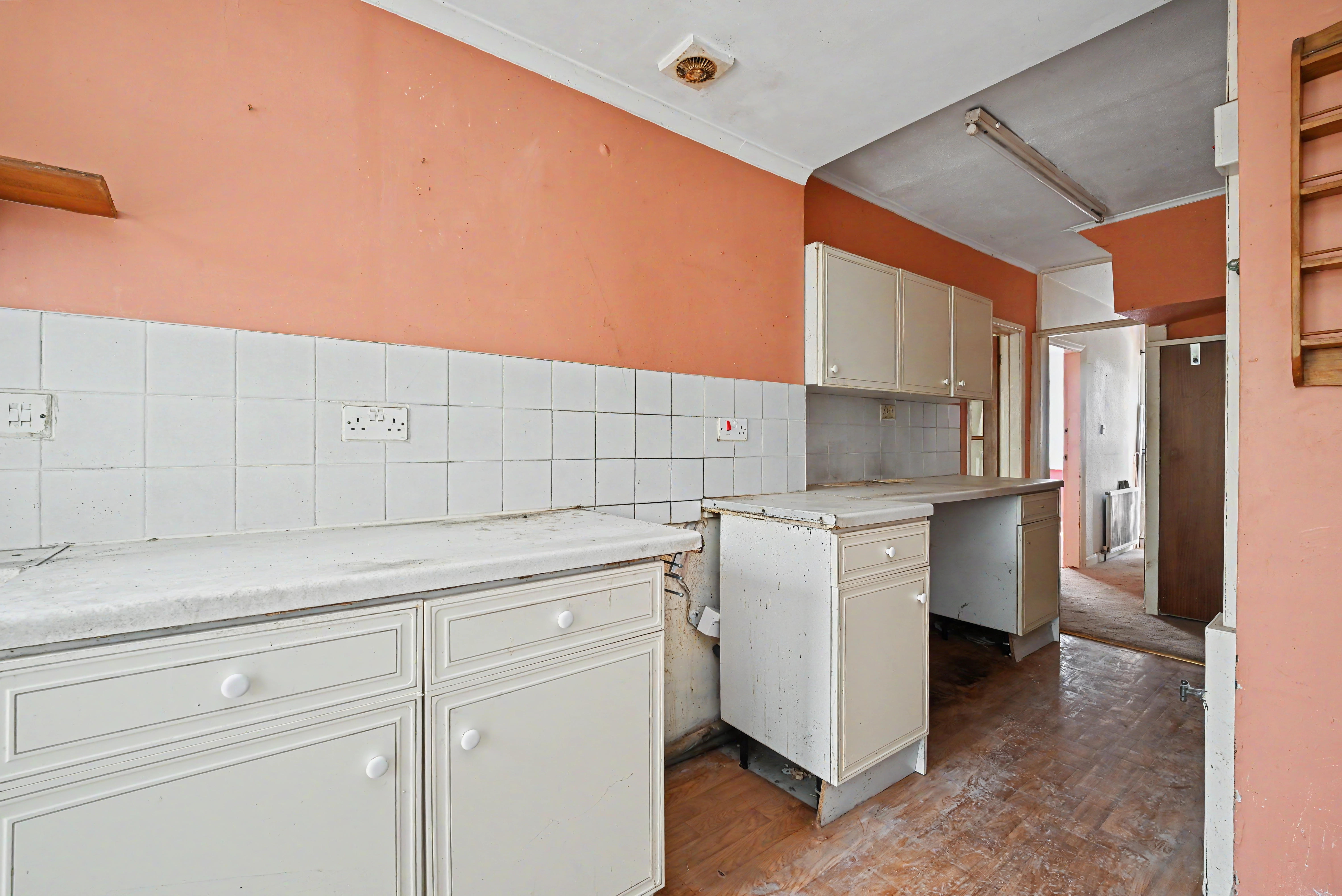 4 - Kitchen
