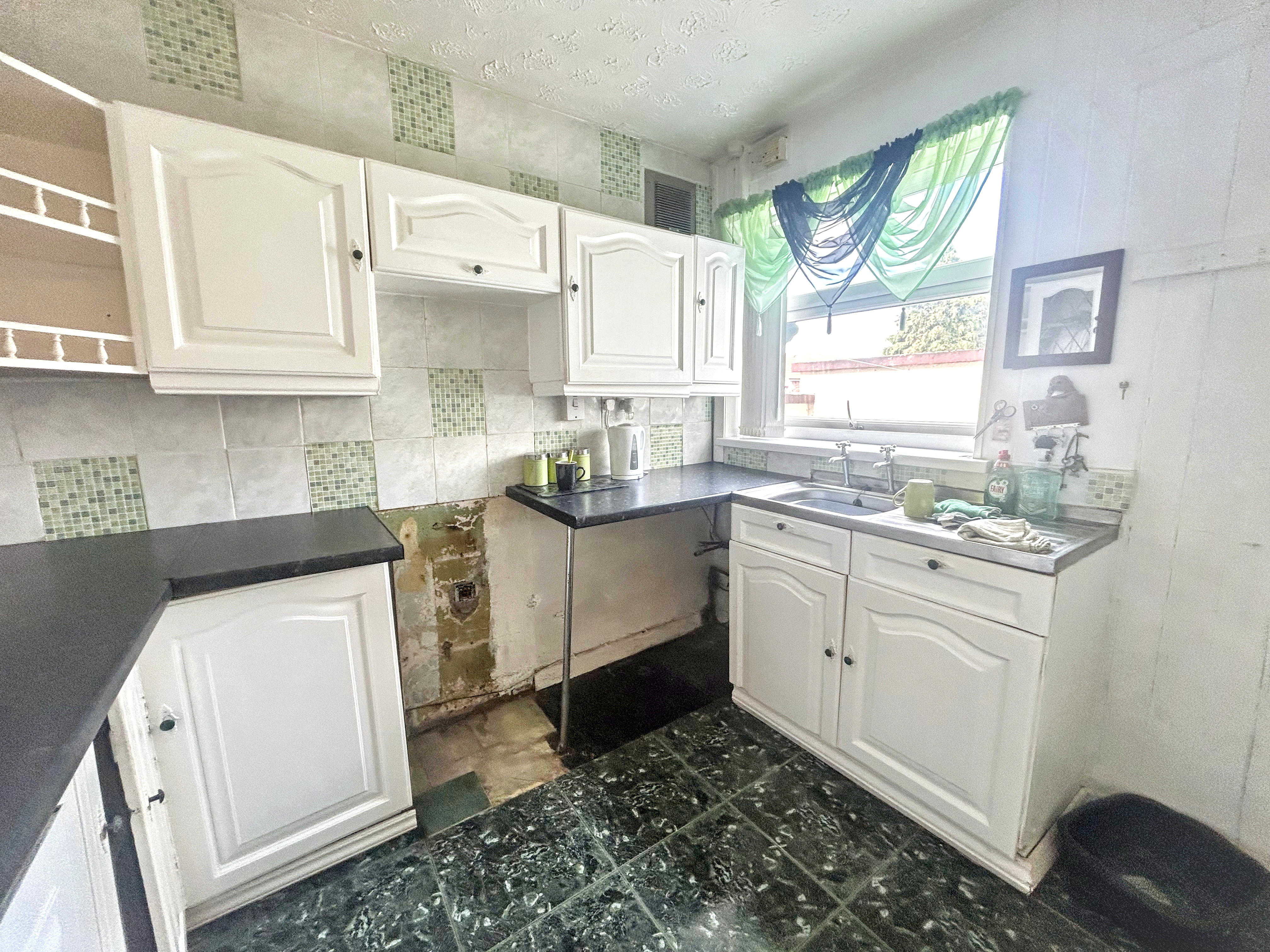 5 - Kitchen