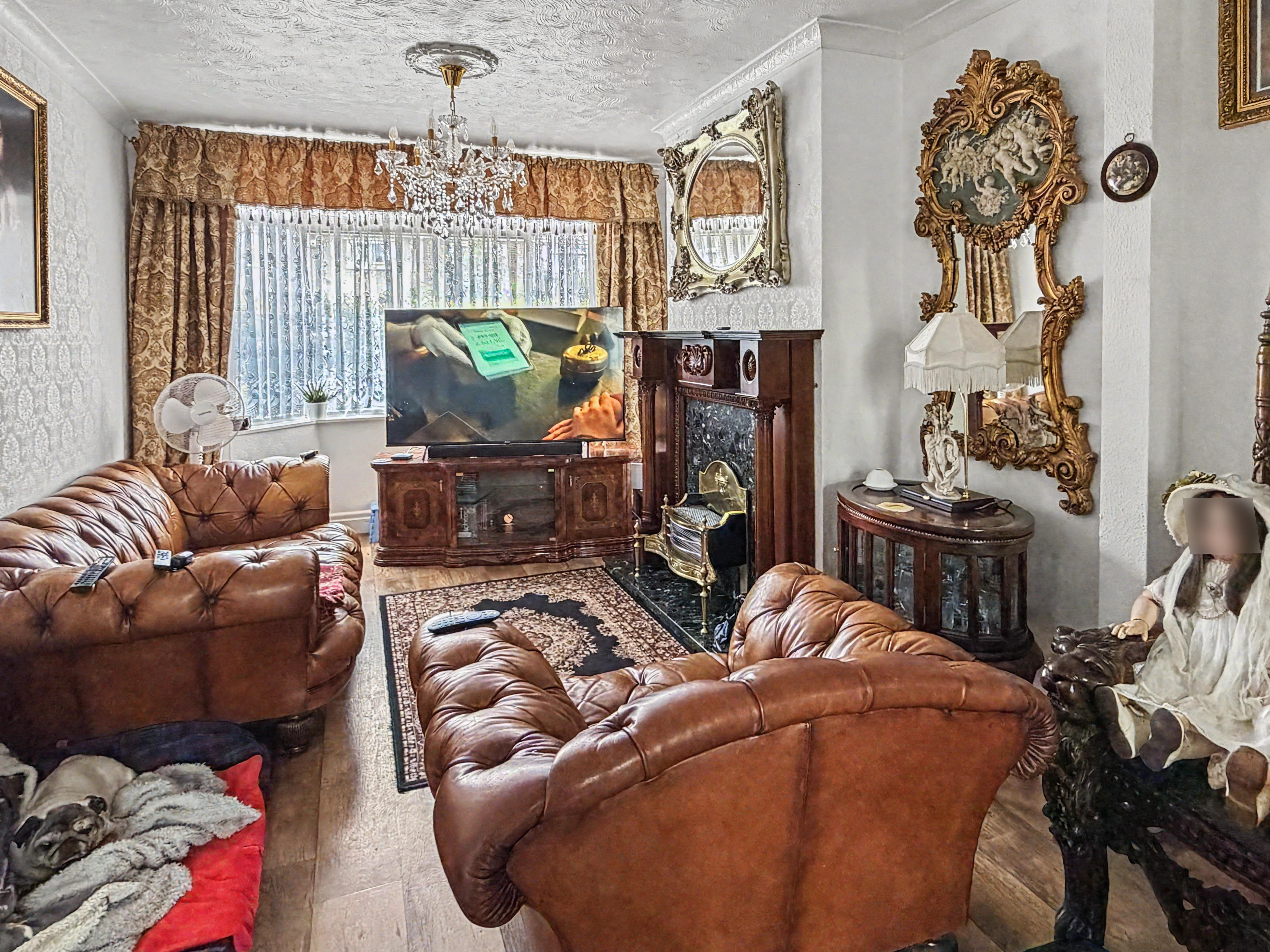4 - Living room