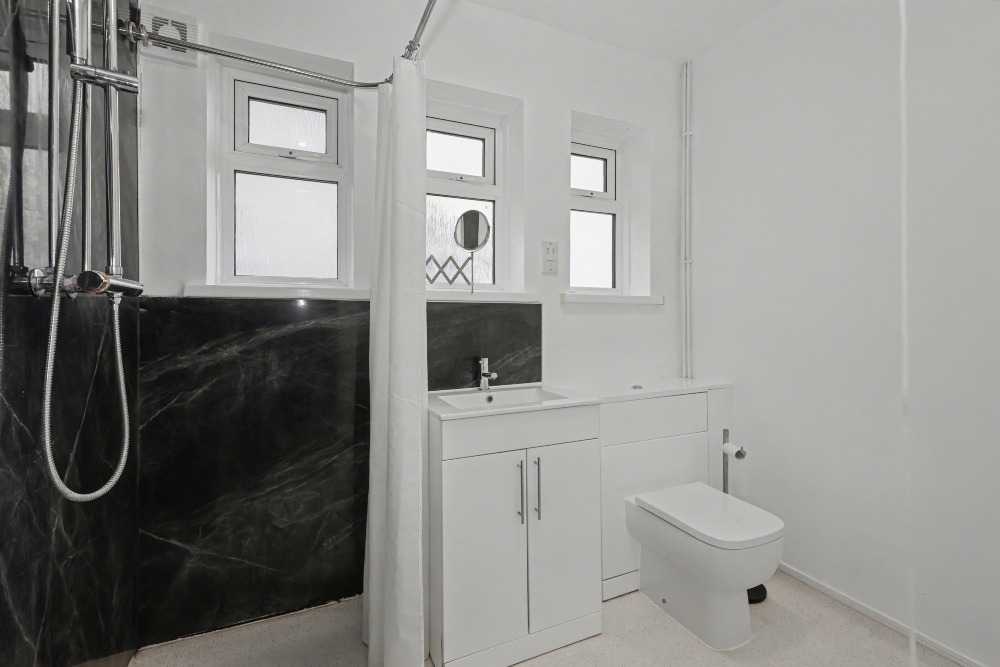 15 - Bathroom