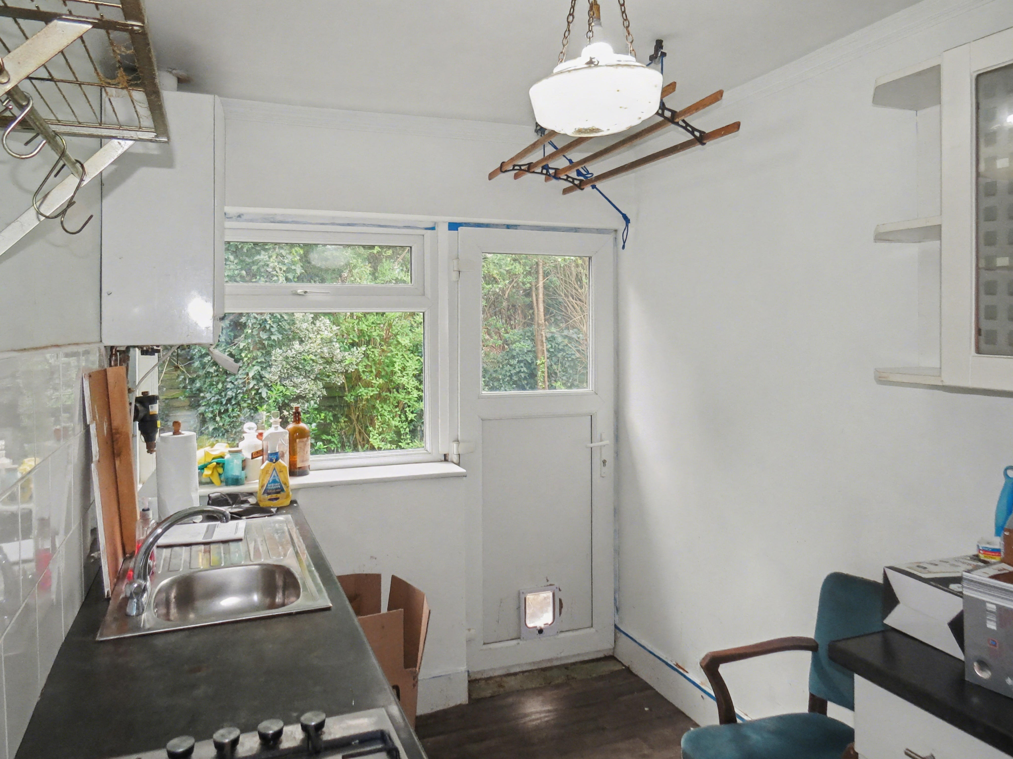 7 - Kitchen