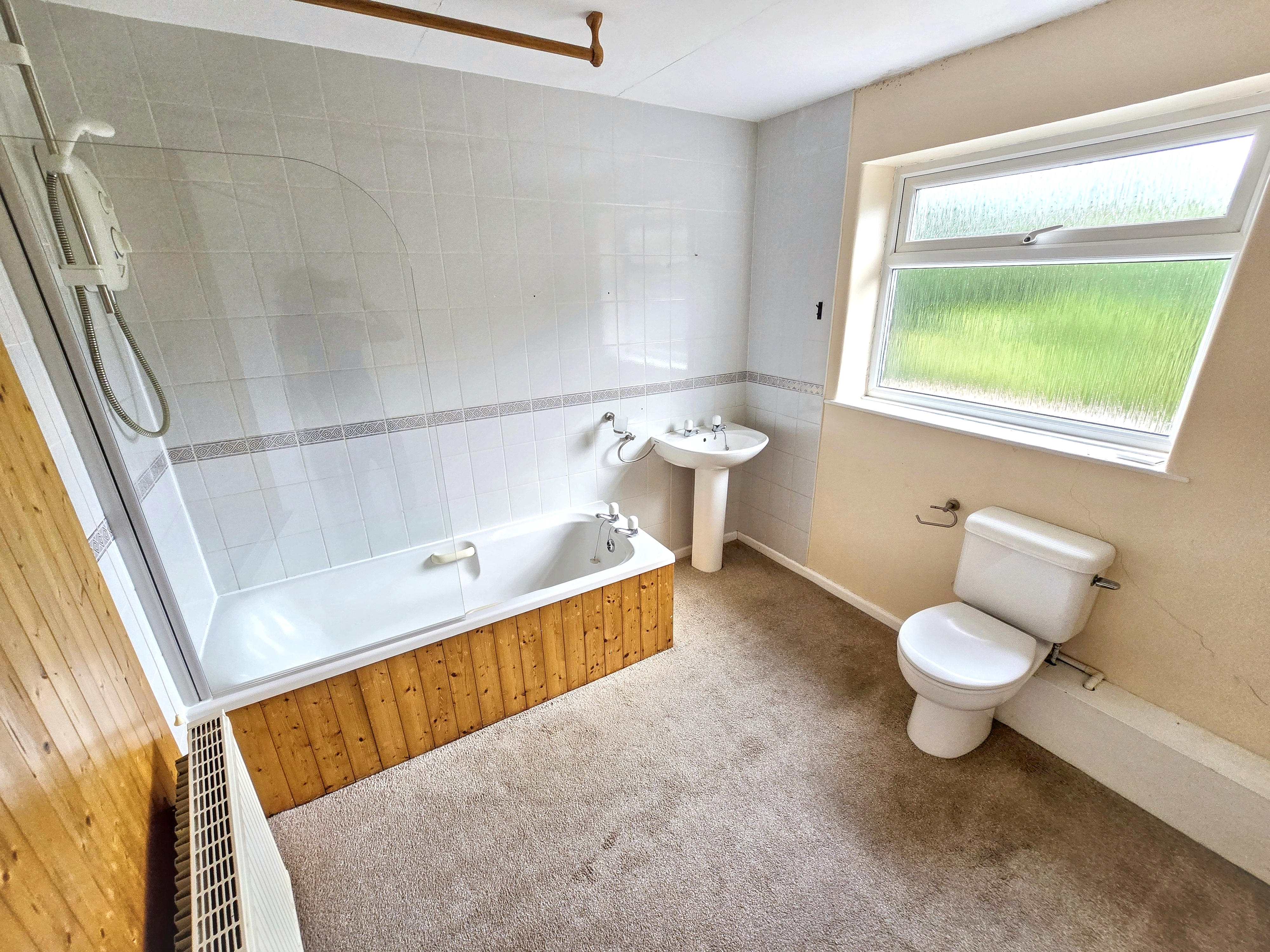 13 - Family bathroom
