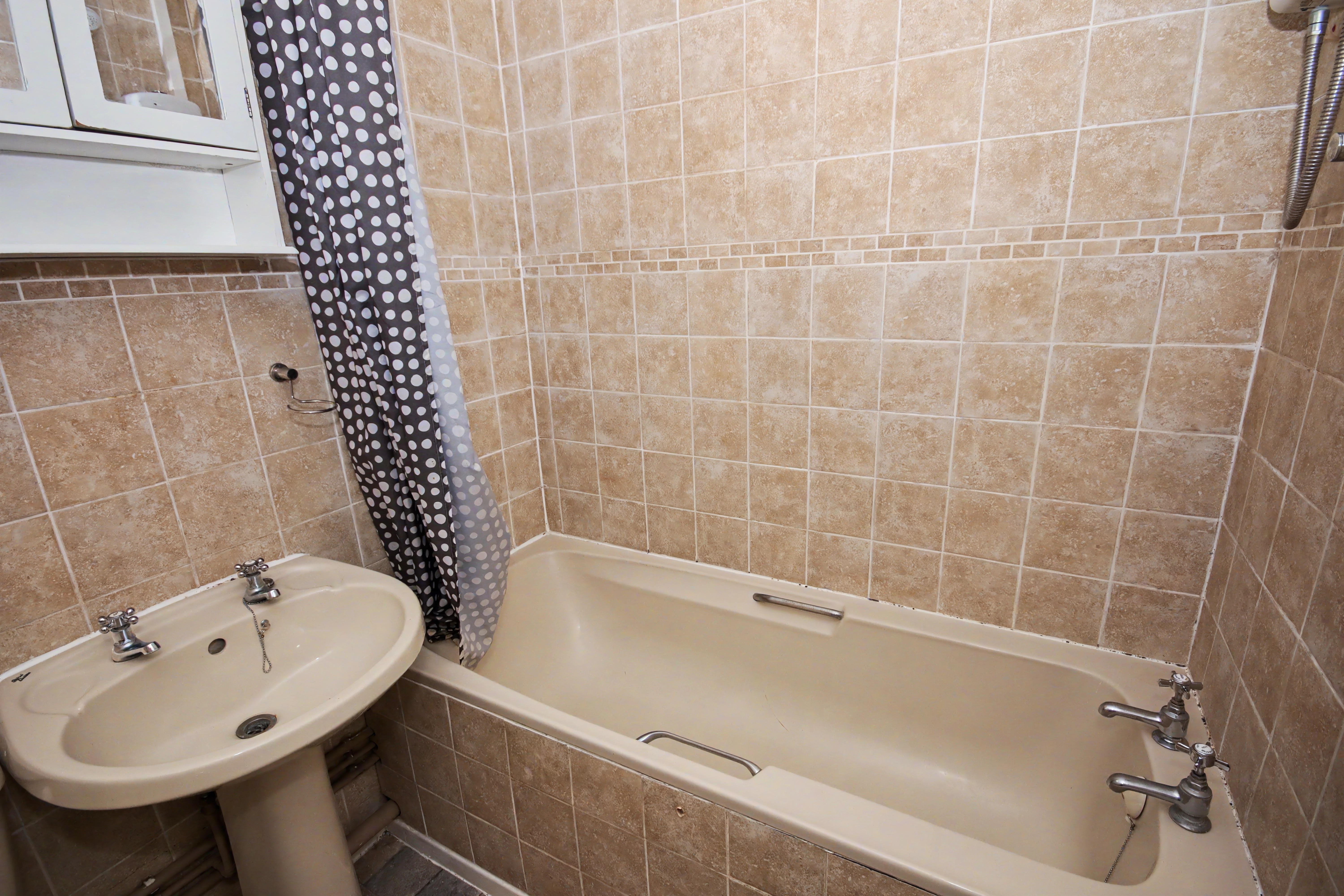 14 - Bathroom