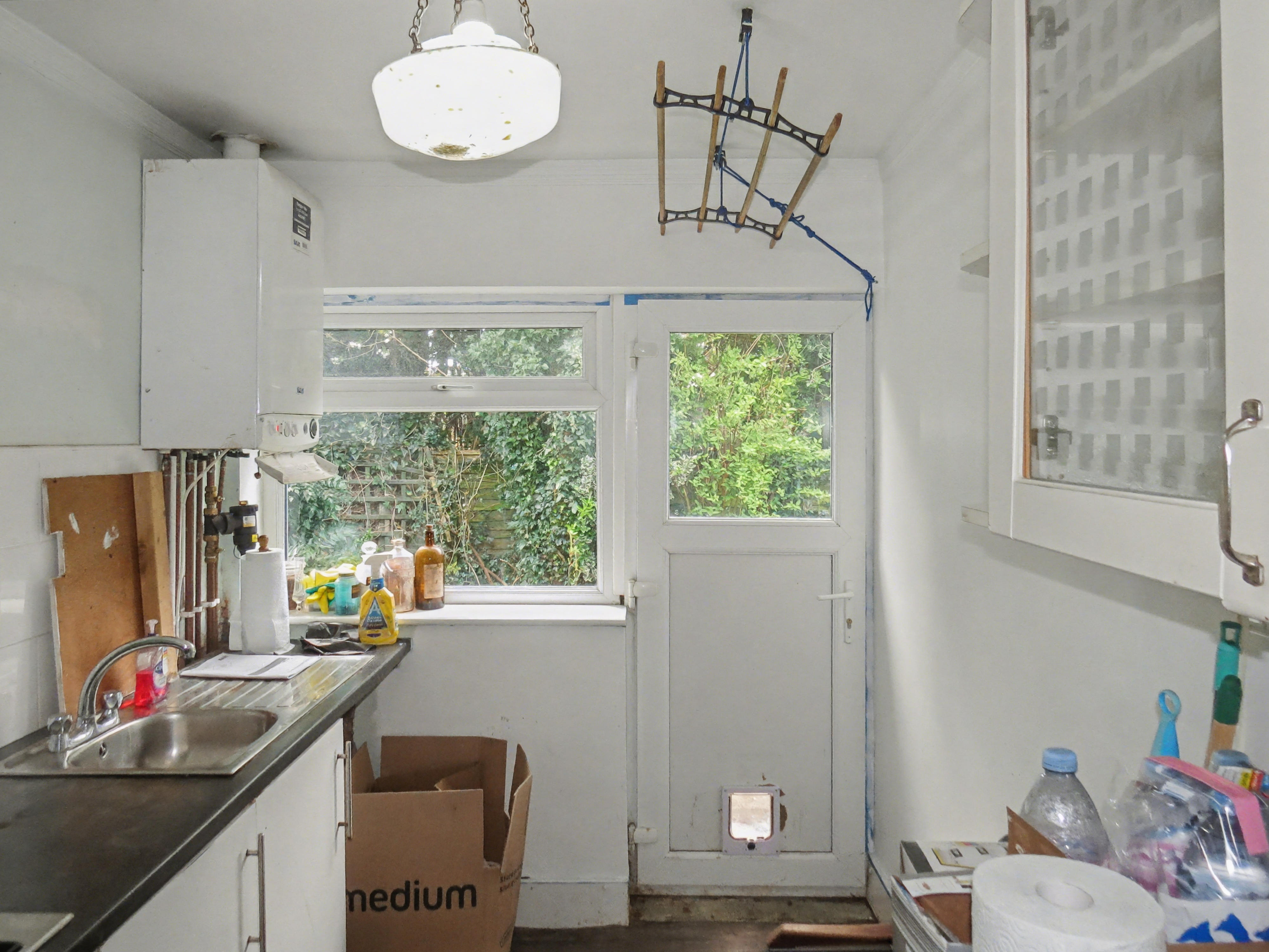 8 - Kitchen