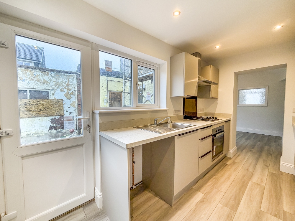 5 - Kitchen