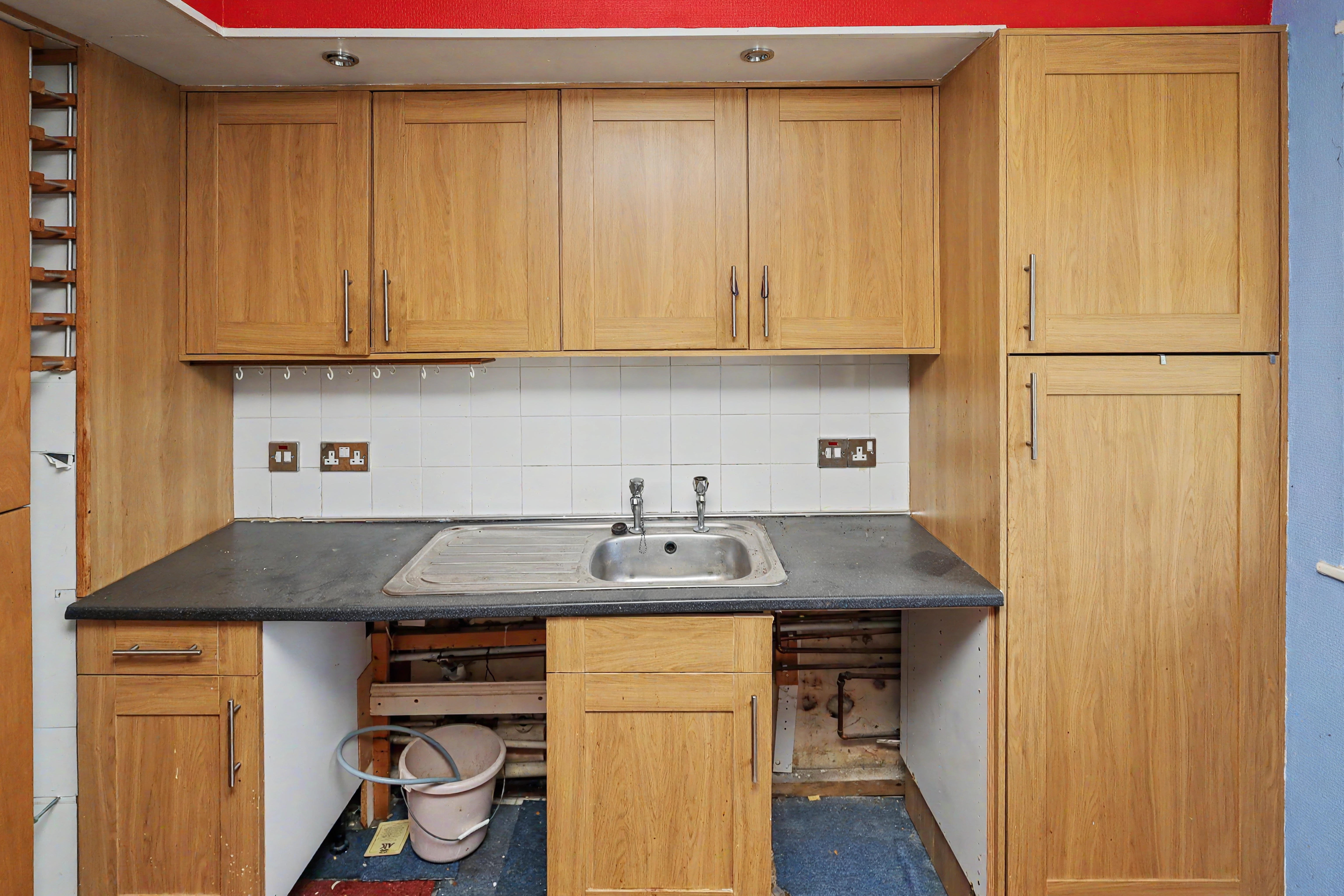 4 - Kitchen