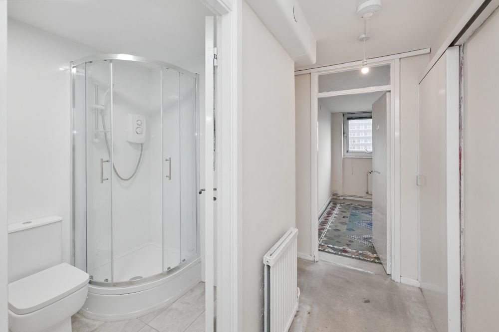 16 - Bathroom