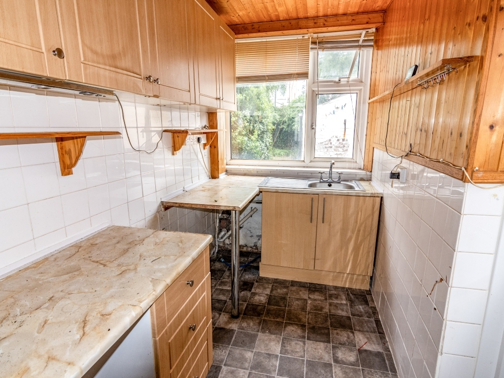 8 - Kitchen