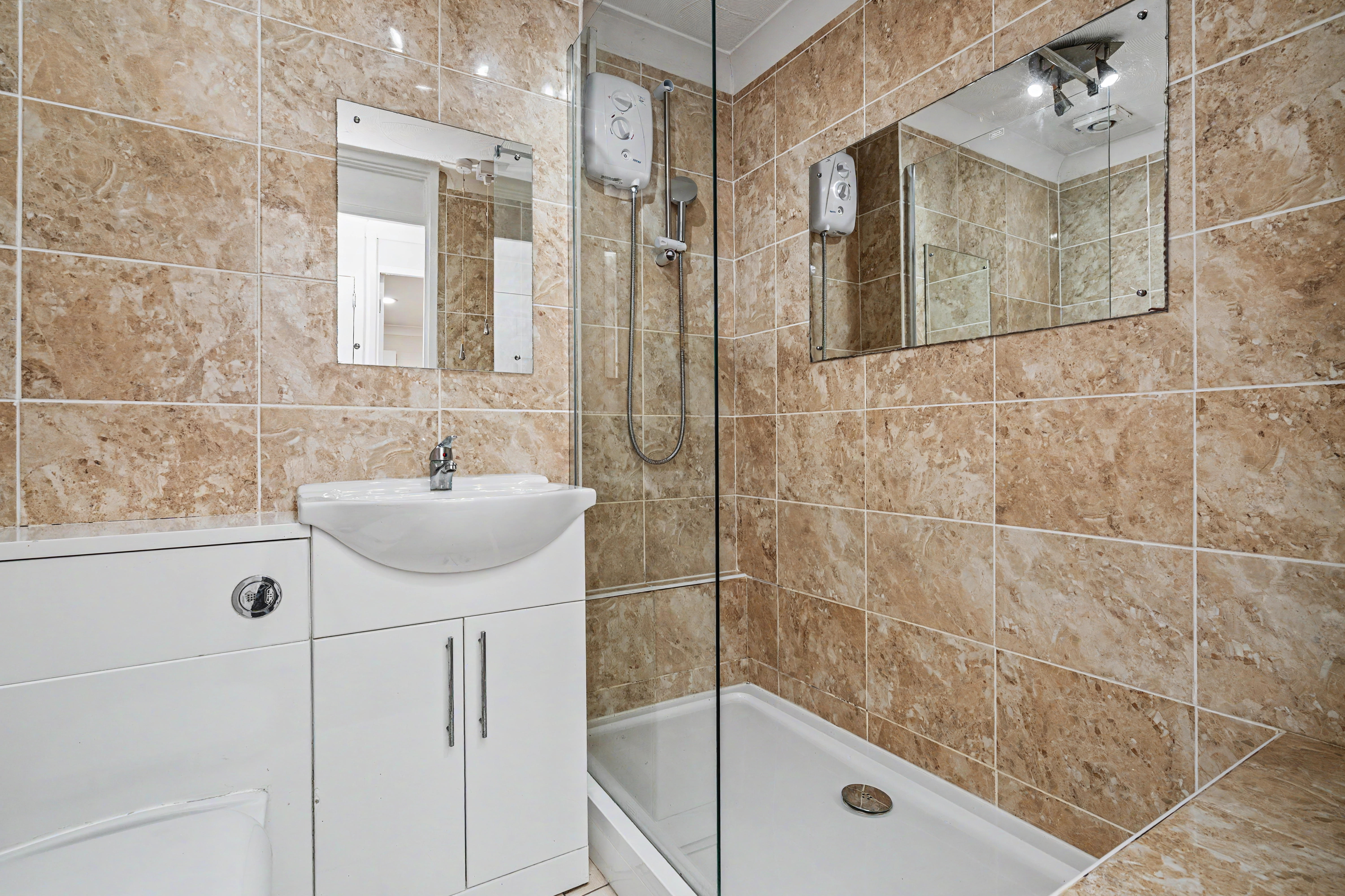 14 - Bathroom