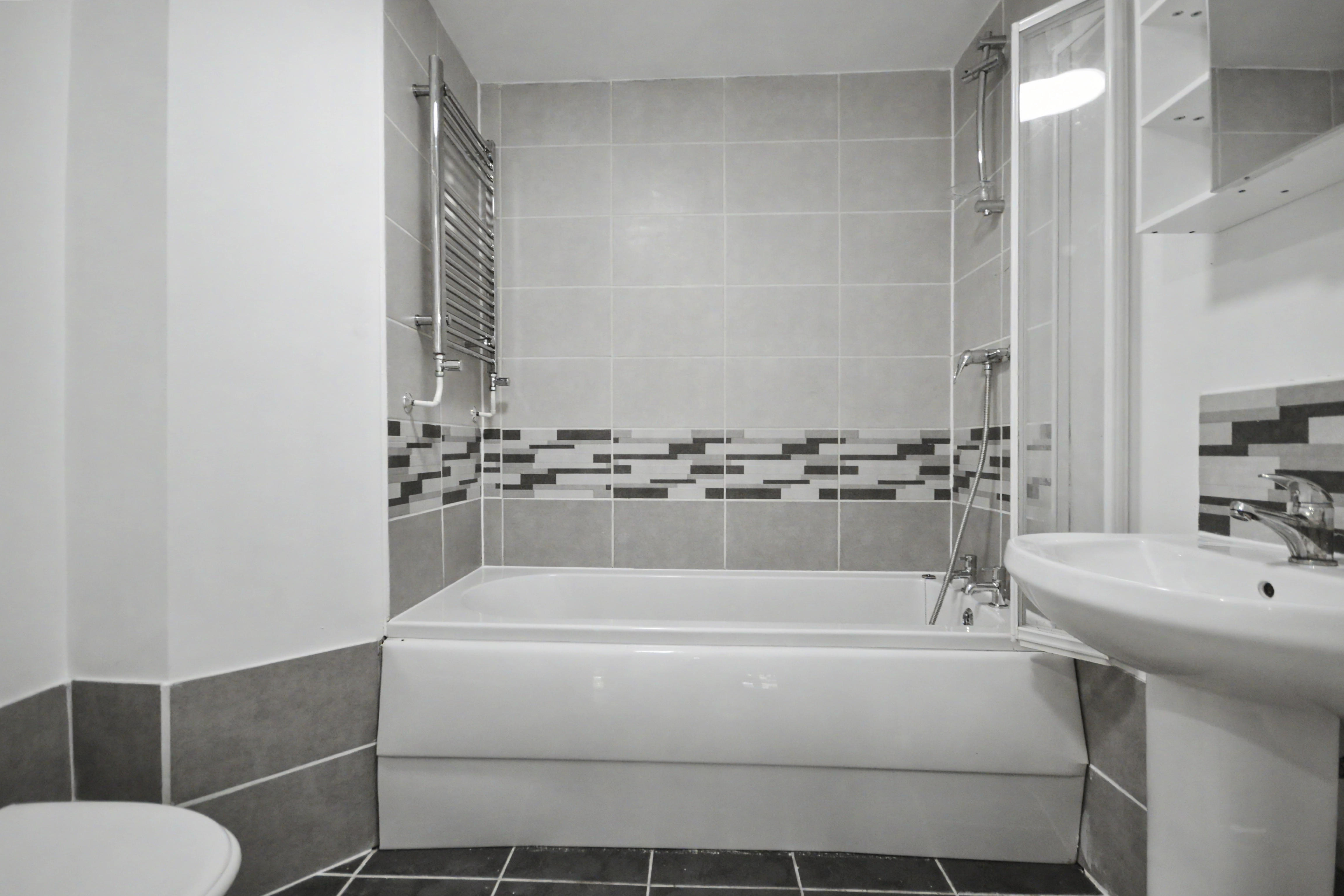 13 - Bathroom