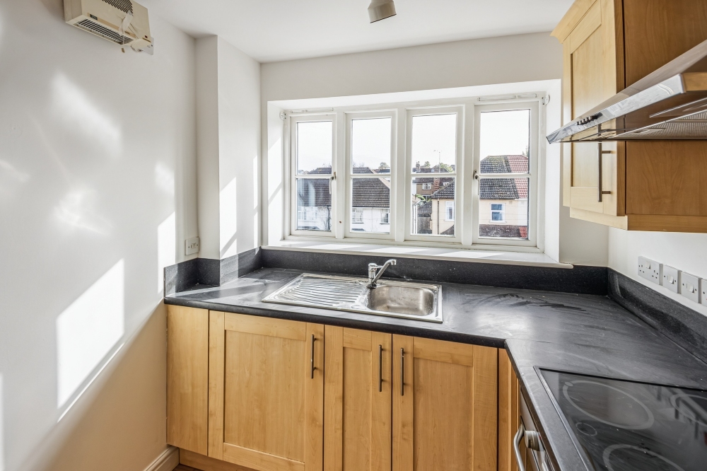 9 - Kitchen