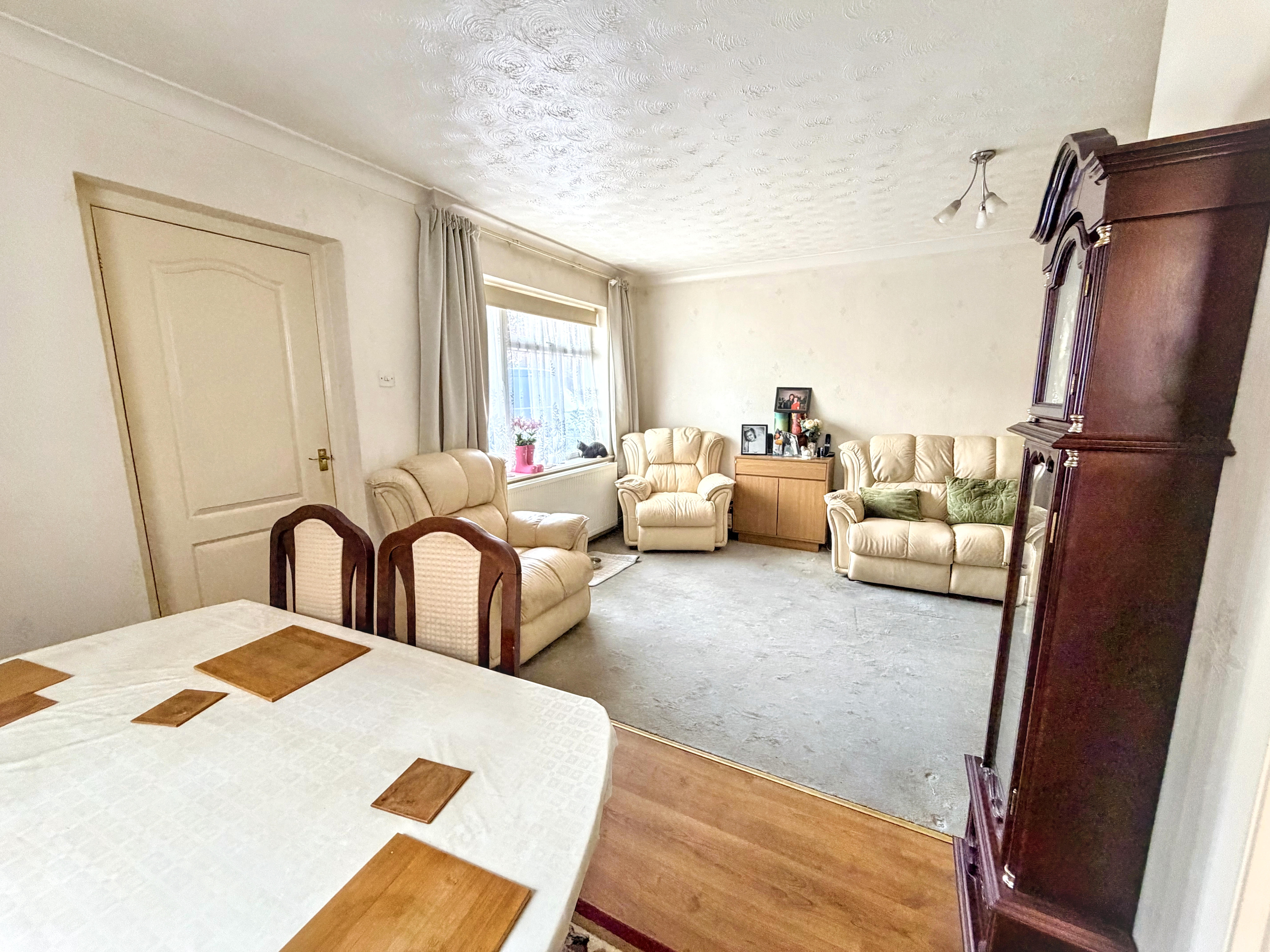 6 - Dining room