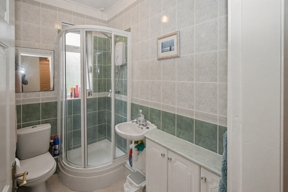 16 - Bathroom
