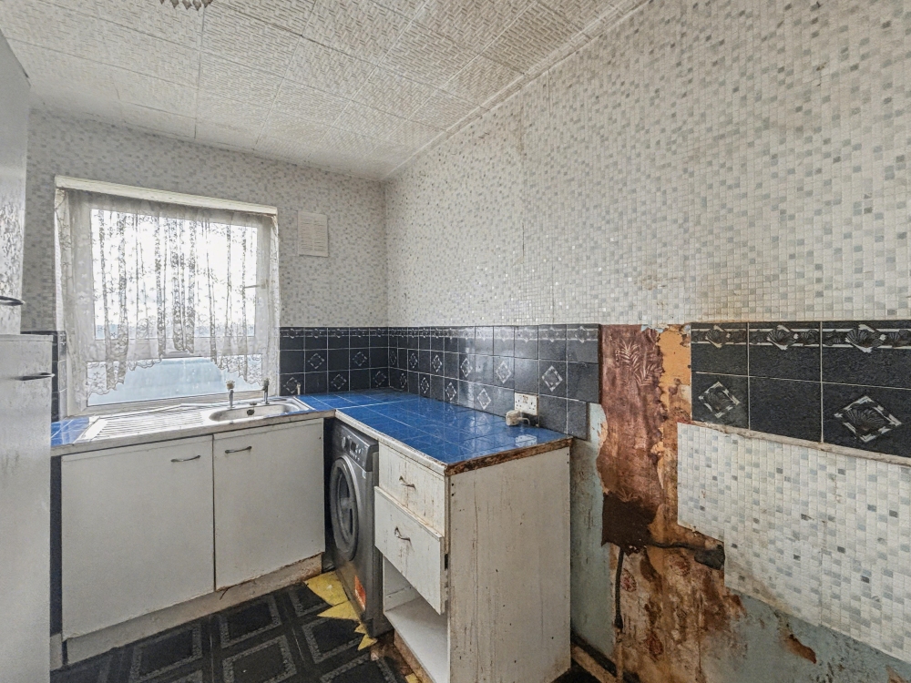 4 - Kitchen