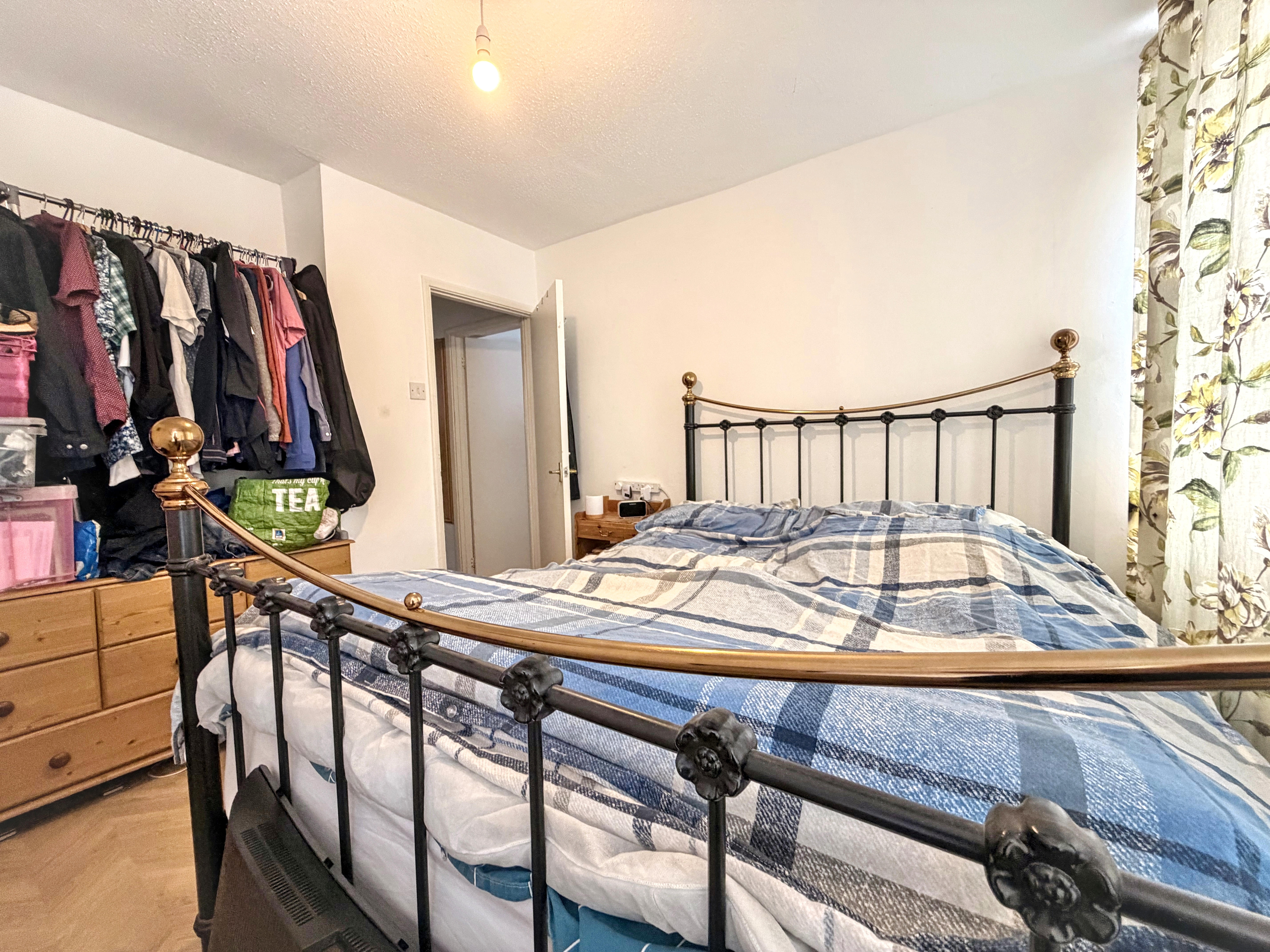 6 - Bedroom