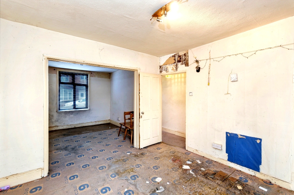 8 - Dining room