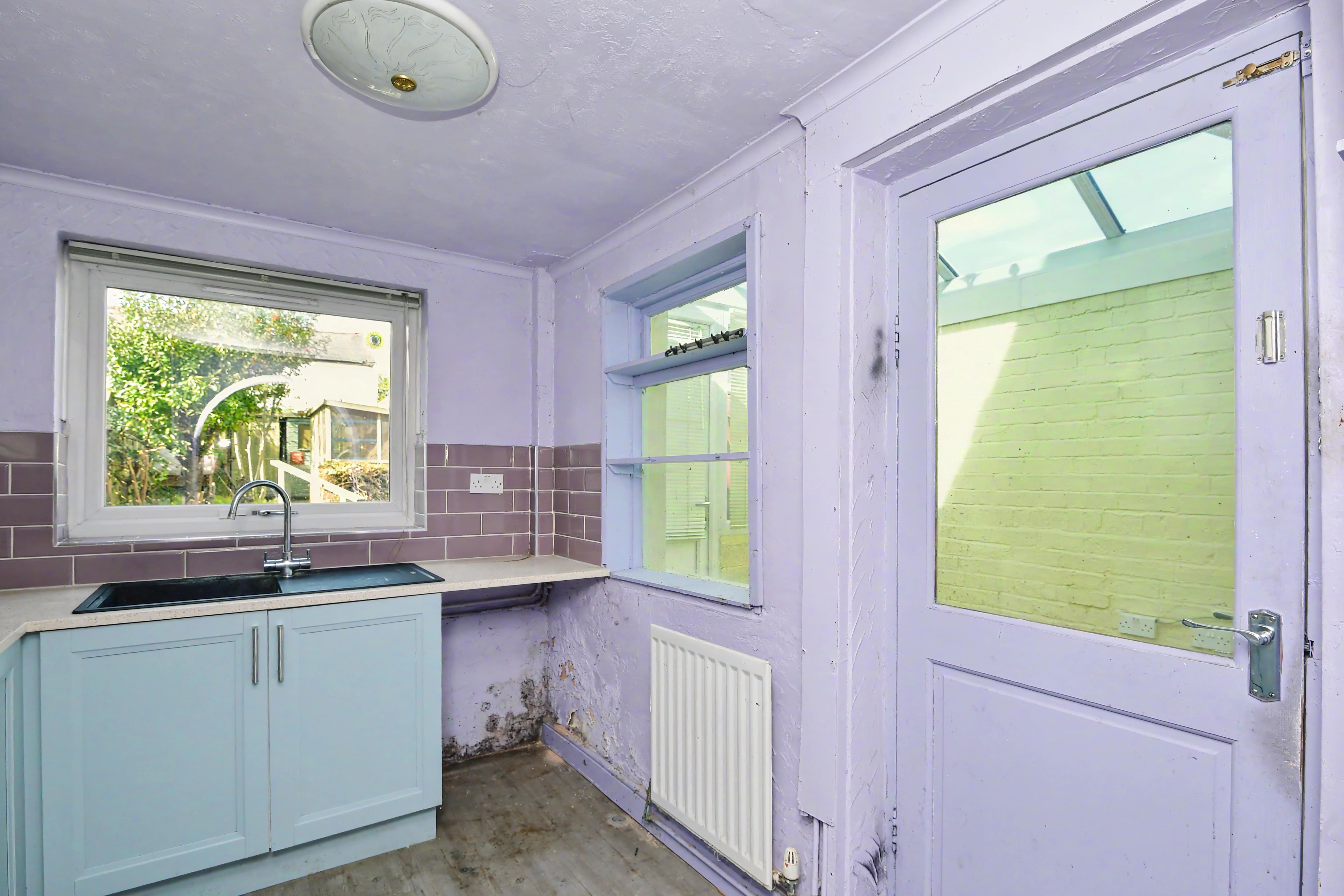 4 - Kitchen
