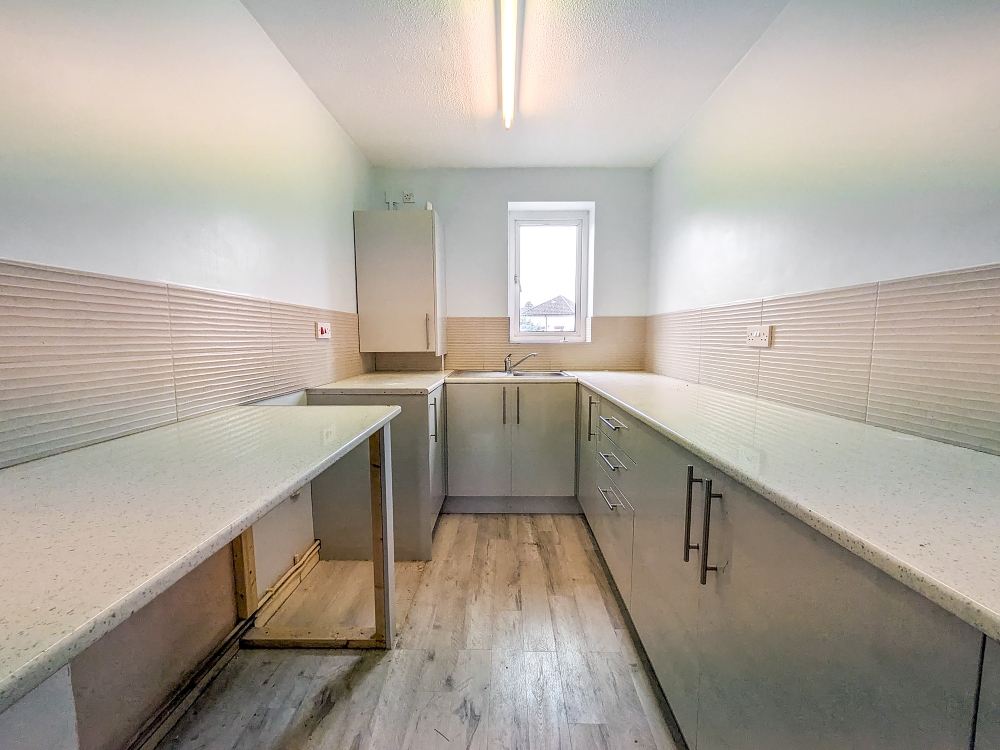 4 - Kitchen