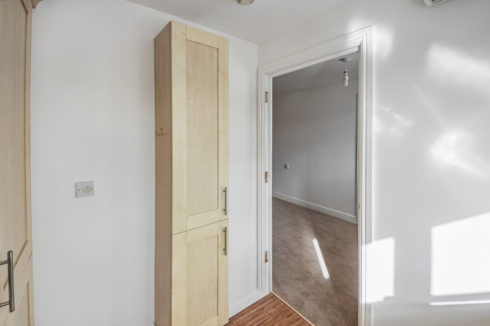 10 - Kitchen
