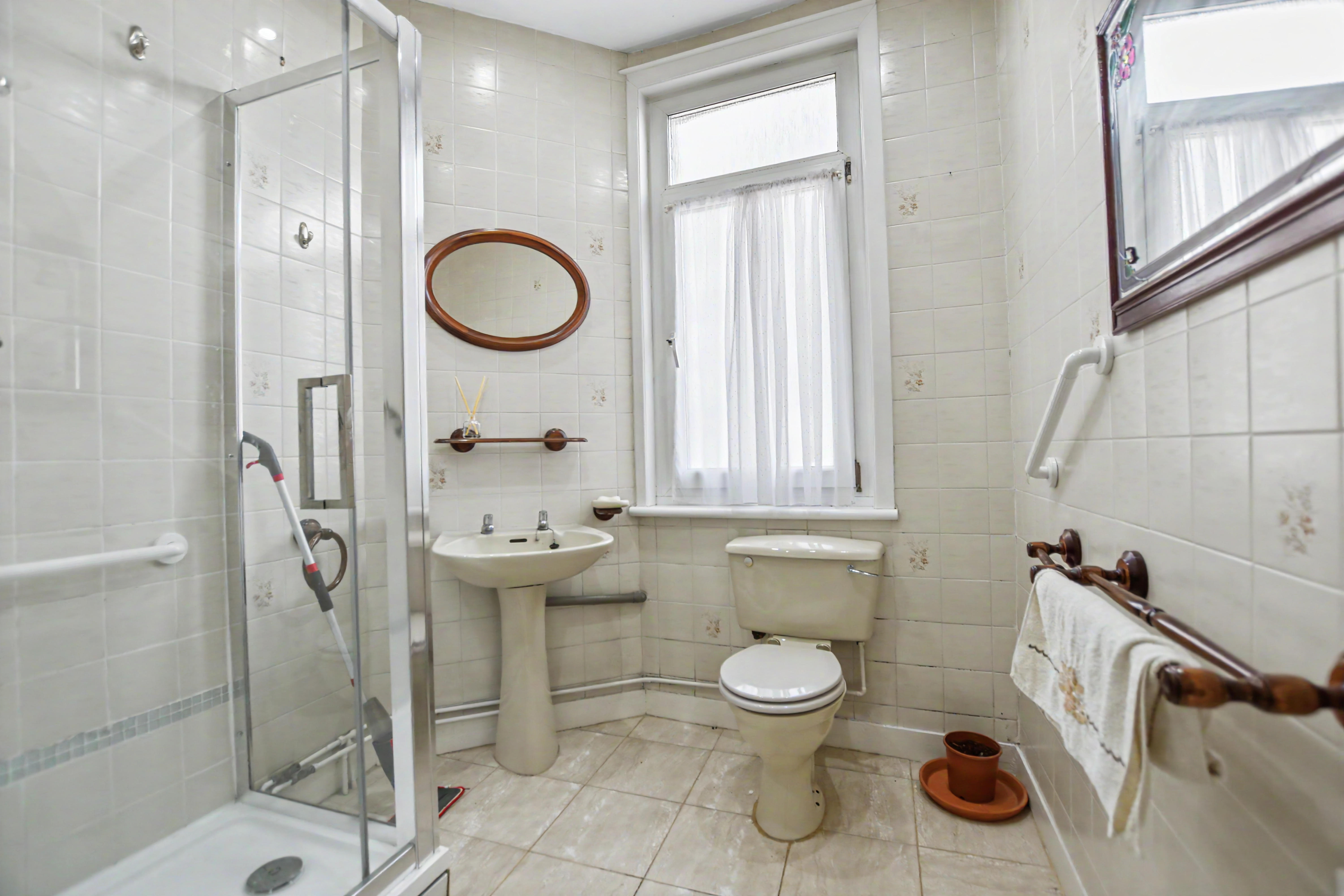 14 - Bathroom