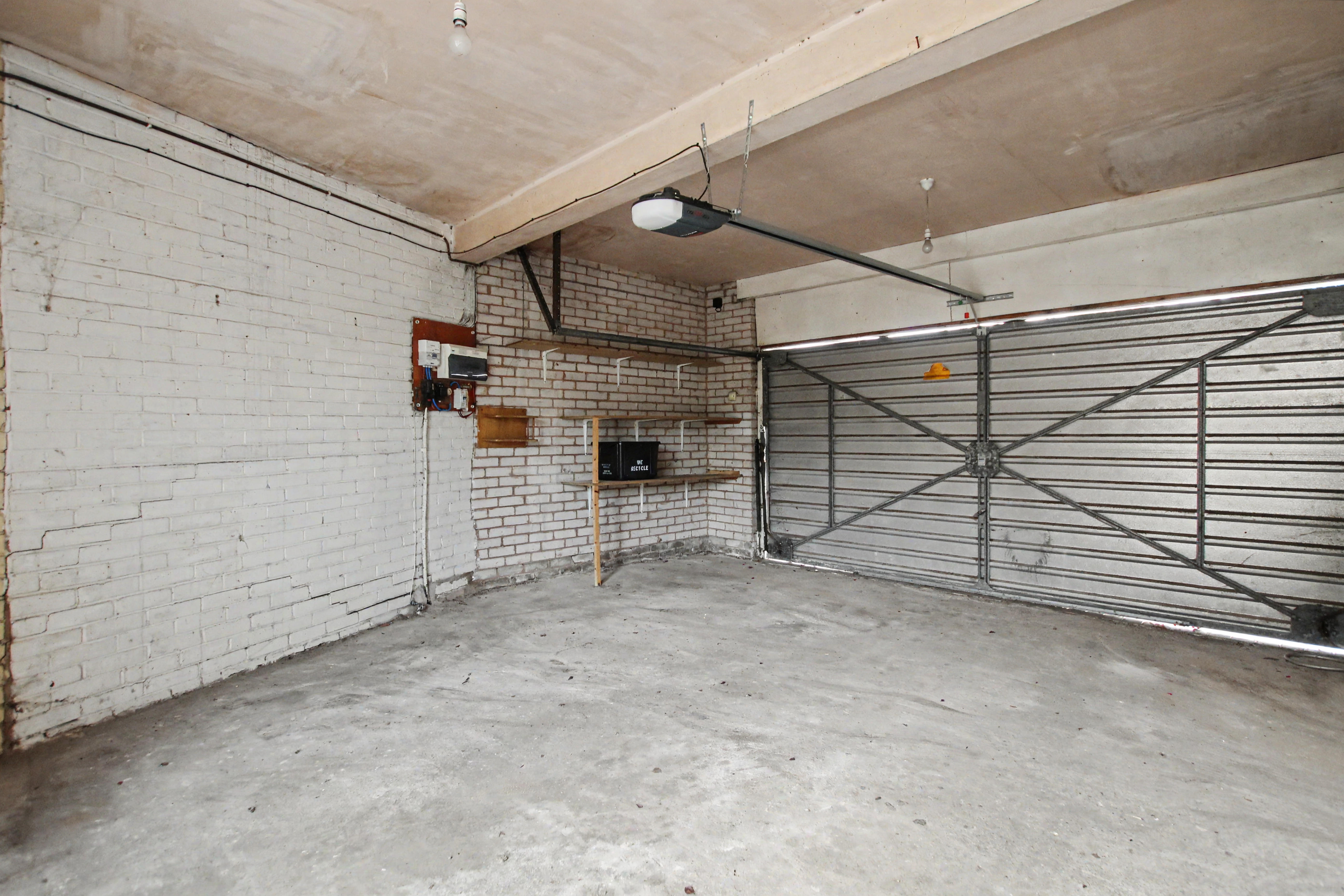 24 -Garage