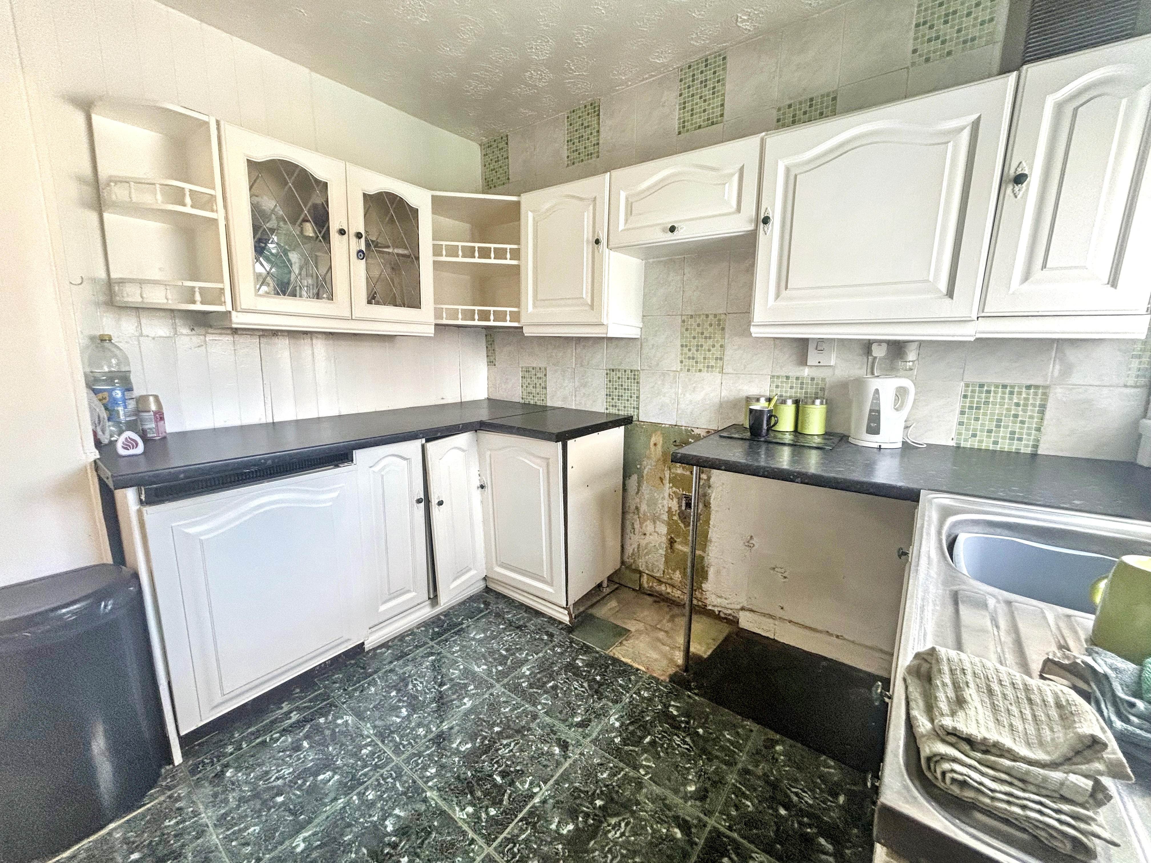 4 - Kitchen