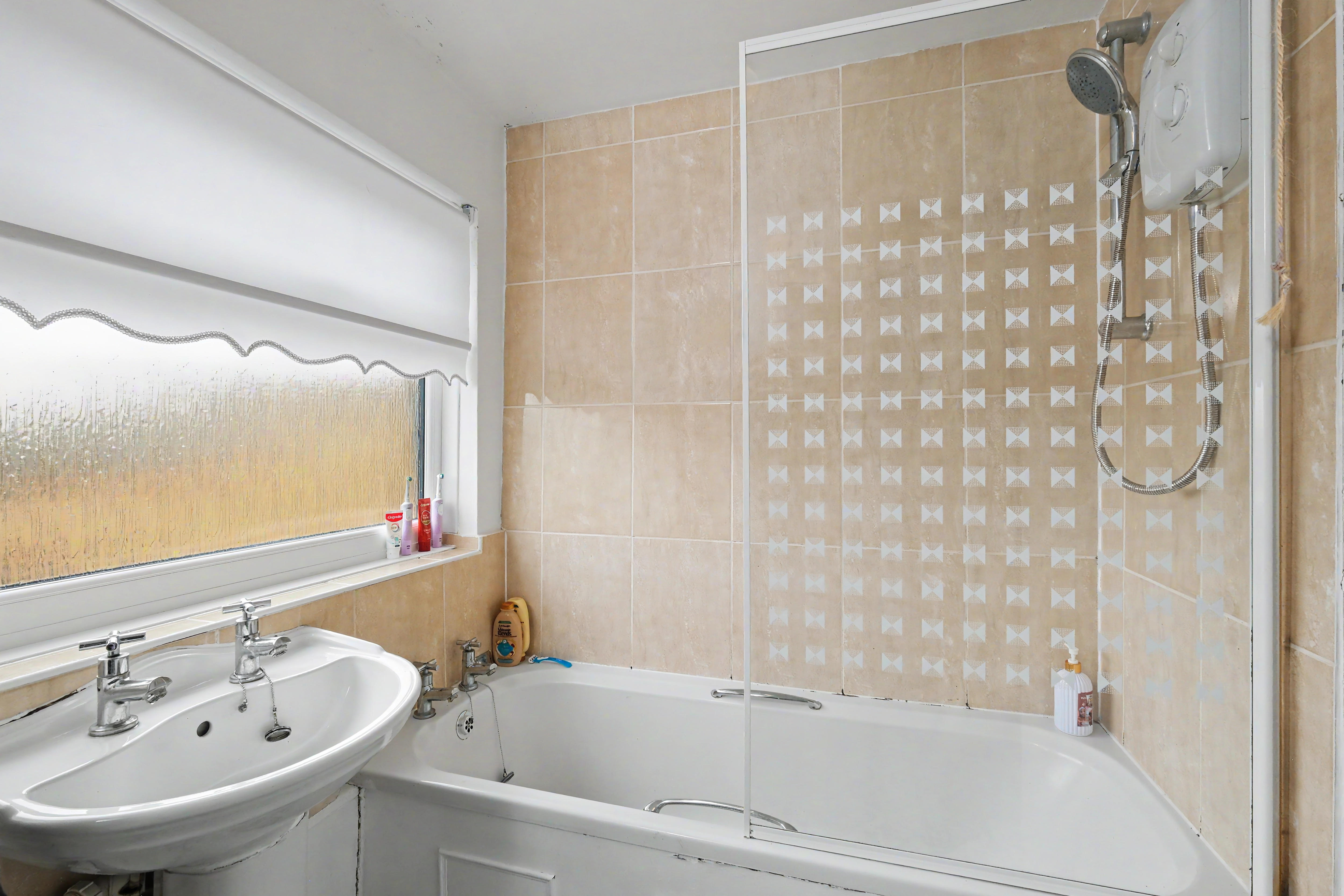 16 - Bathroom