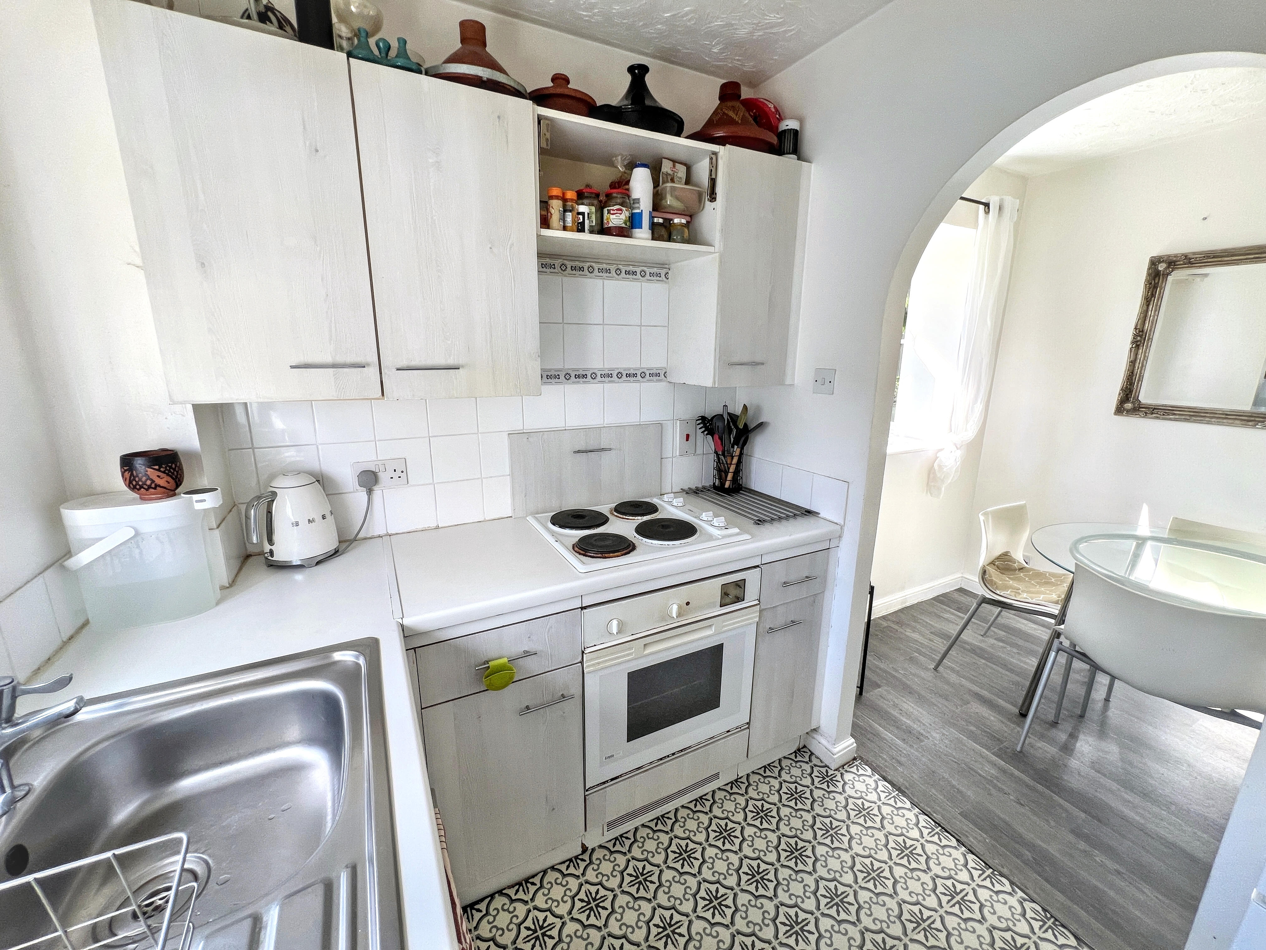 7 - Kitchen
