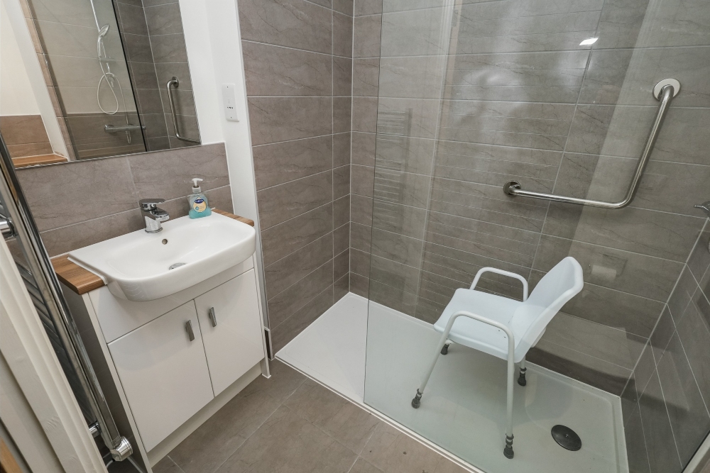 16 - Bathroom