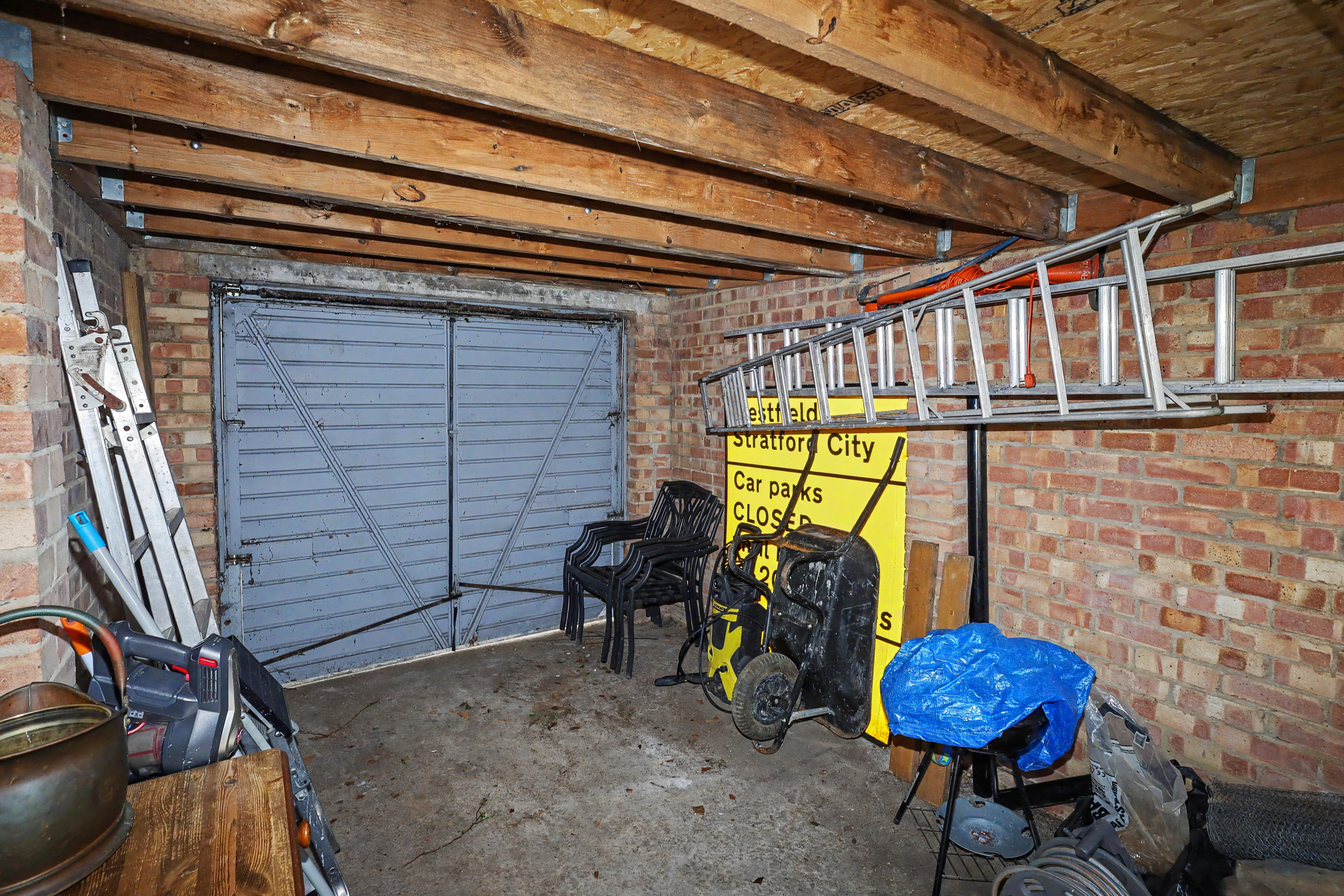 20 - Garage