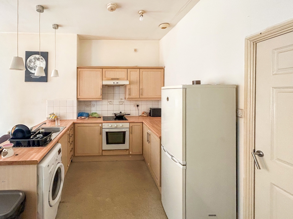 4 - Kitchen