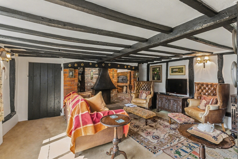 11 - Reception room
