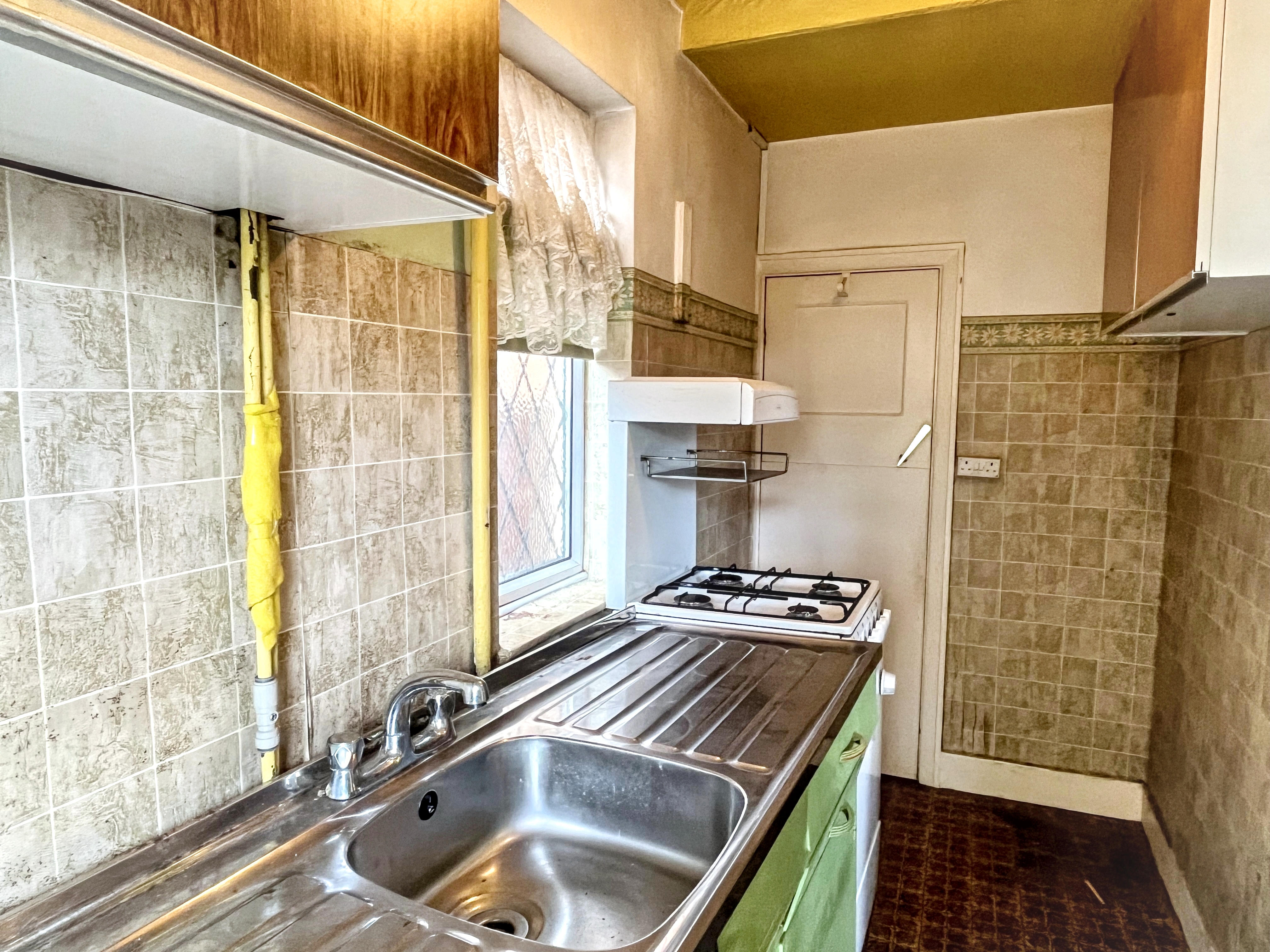 3 - Kitchen