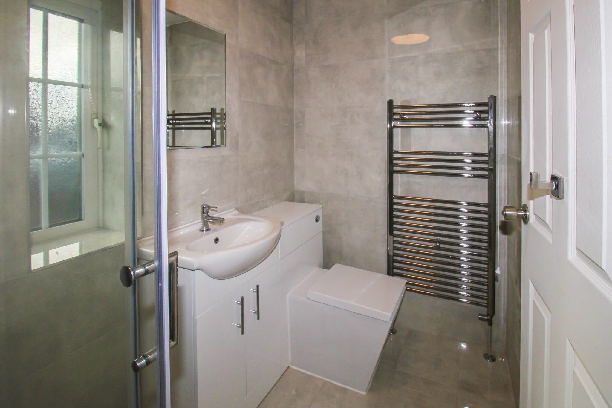 11 - Bathroom