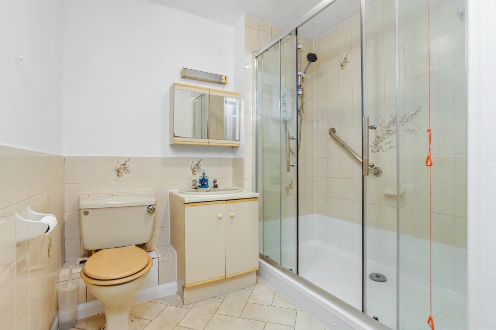 13 - Bathroom