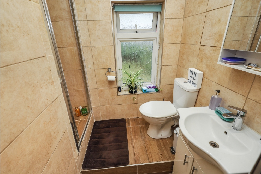 17 - Bathroom
