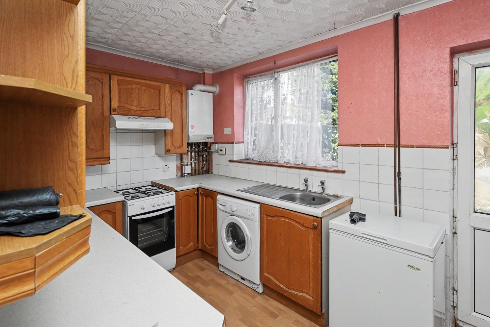 4 - Kitchen