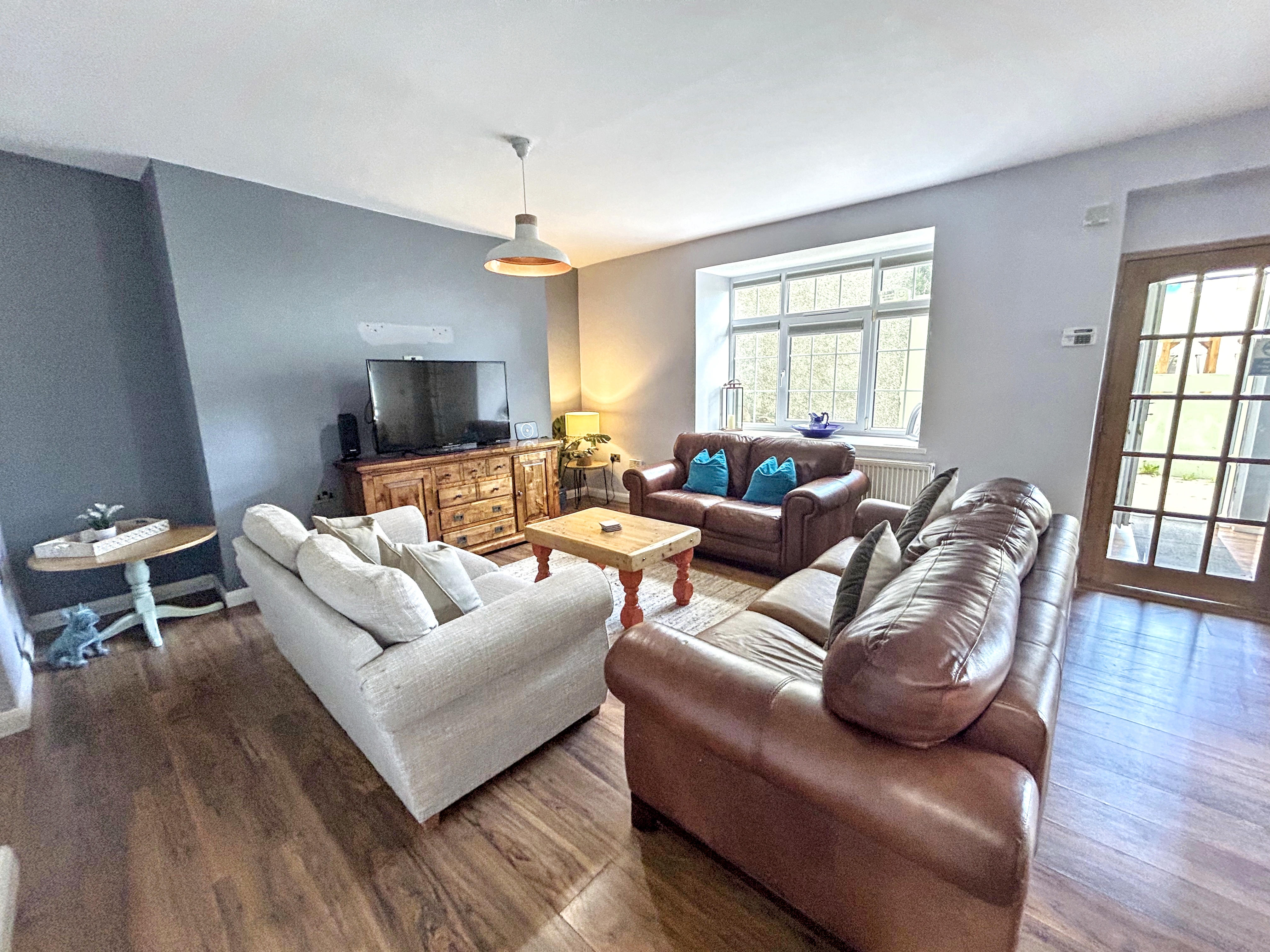 4 - Living room