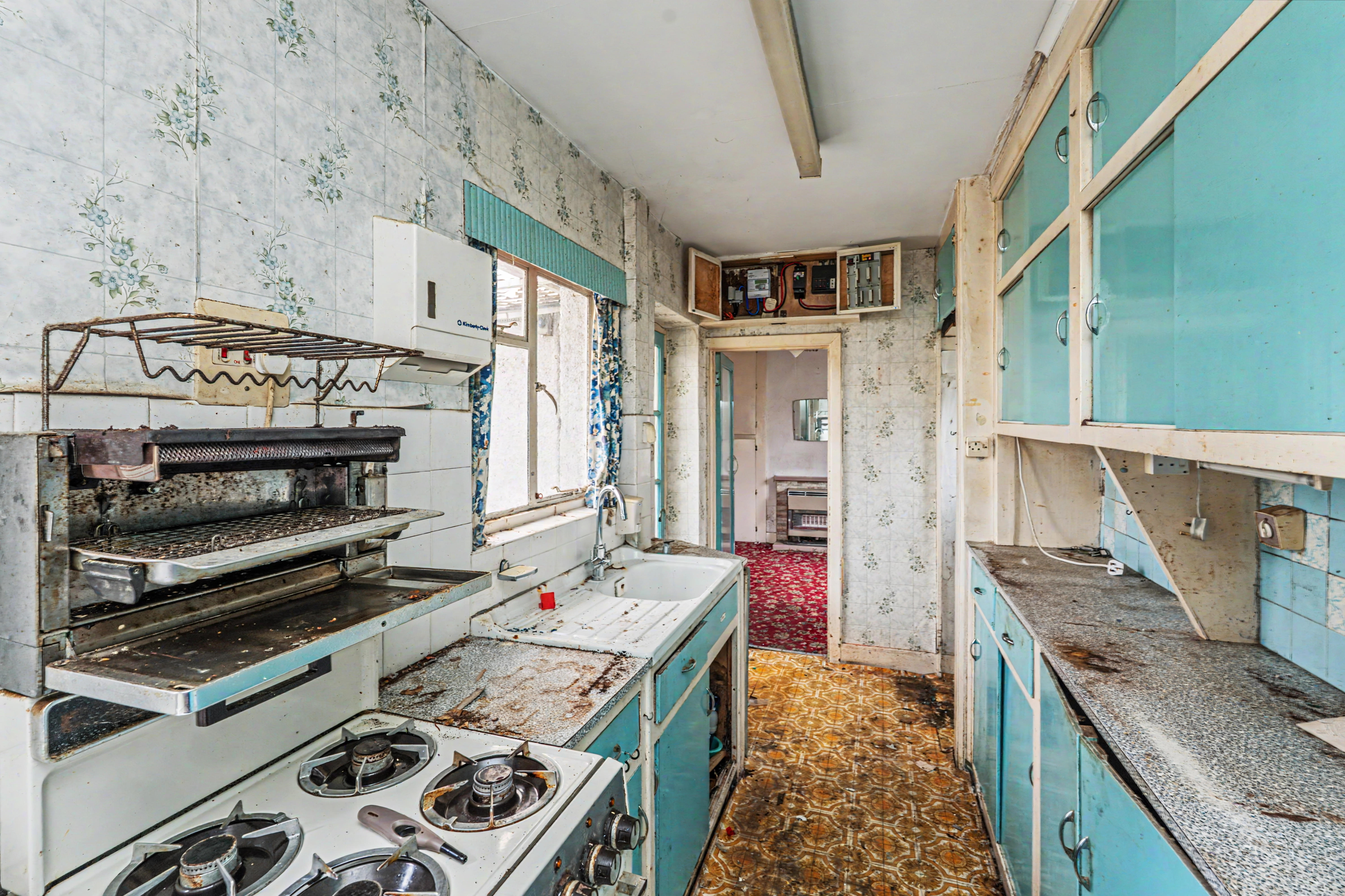 5 - Kitchen