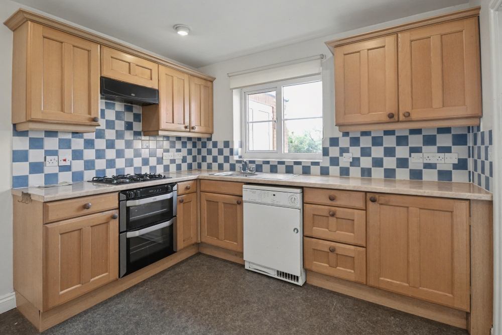 6 - Kitchen