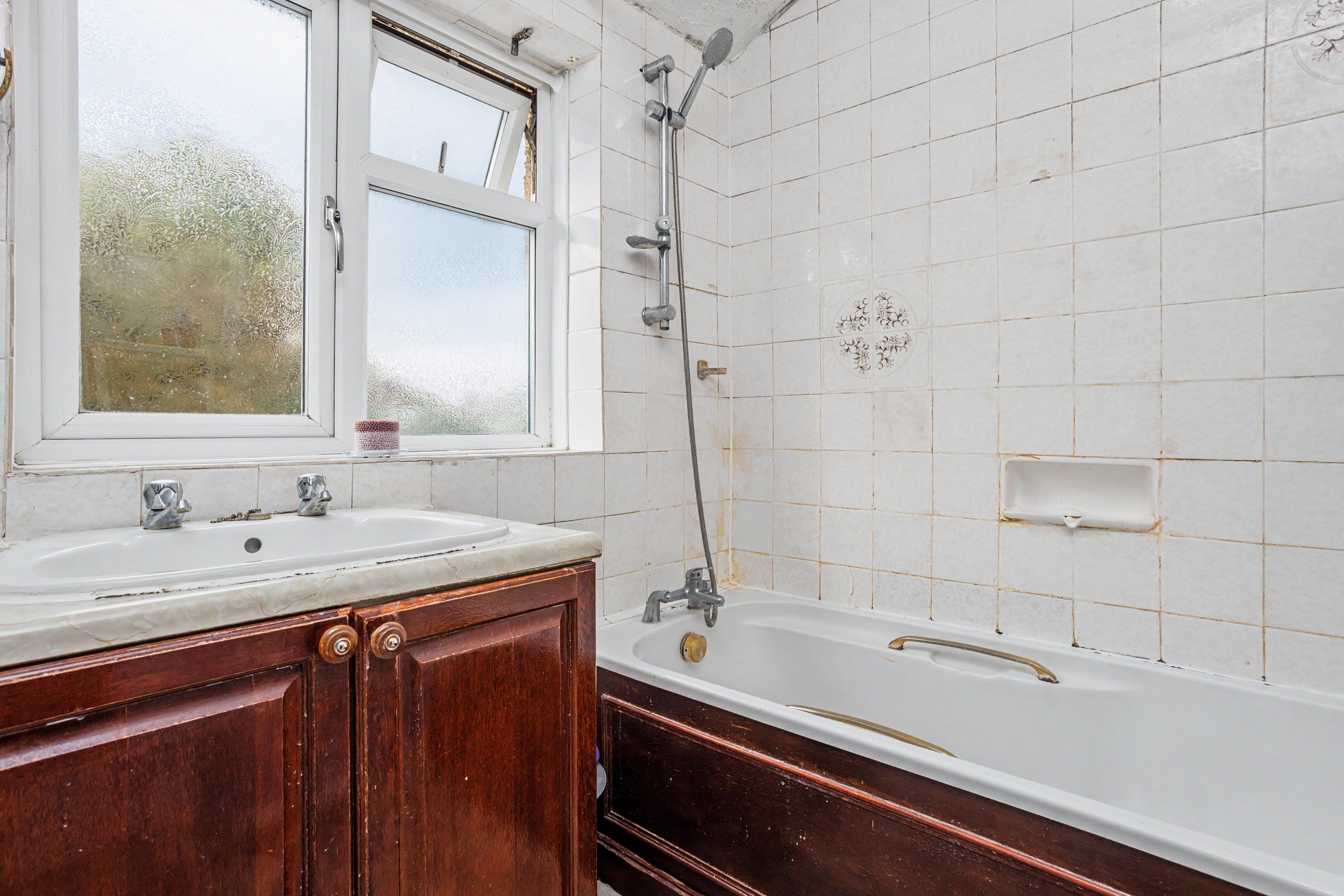 11 - Bathroom