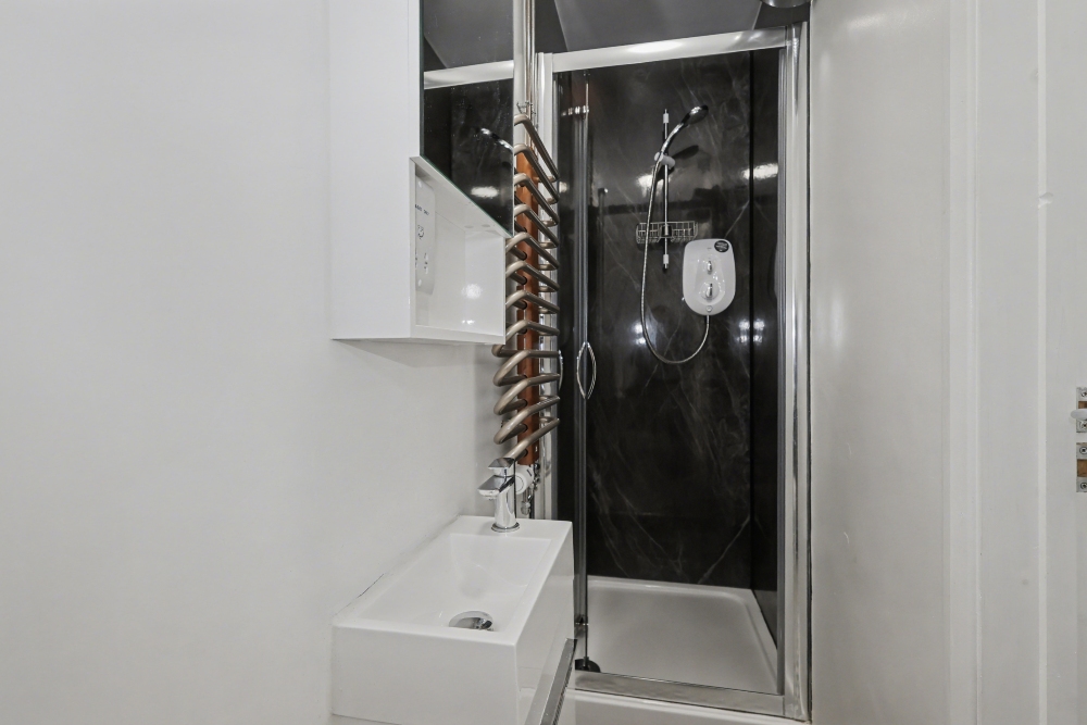 12 - Ensuite