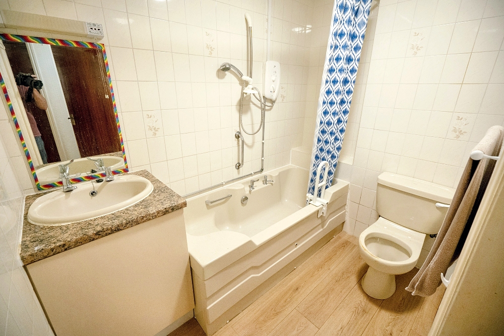 13 - Bathroom