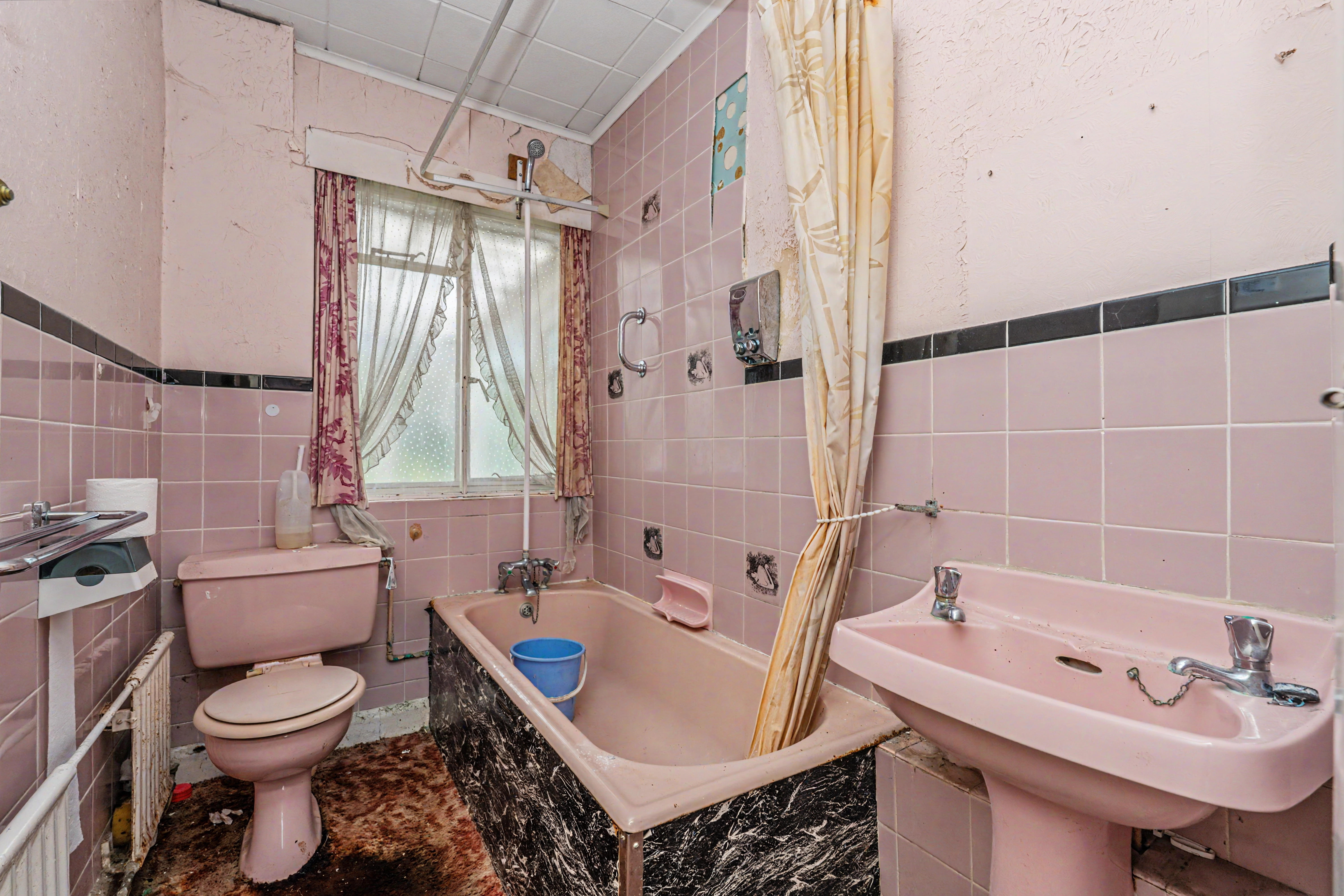 15 - Bathroom