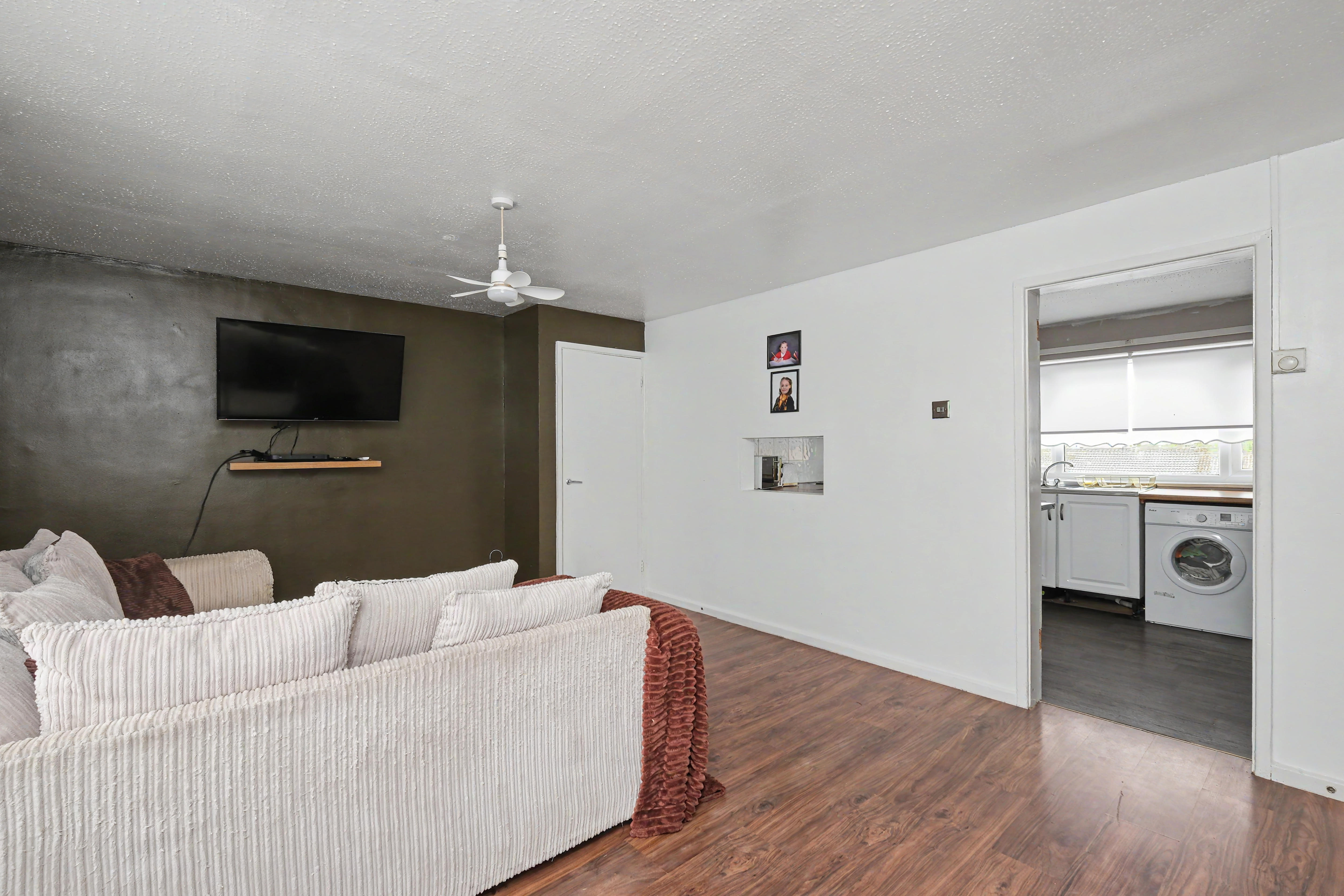 7 - Living room