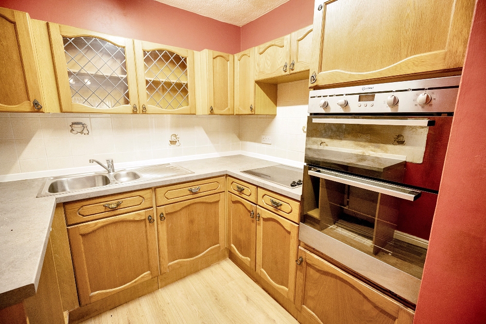6 - Kitchen