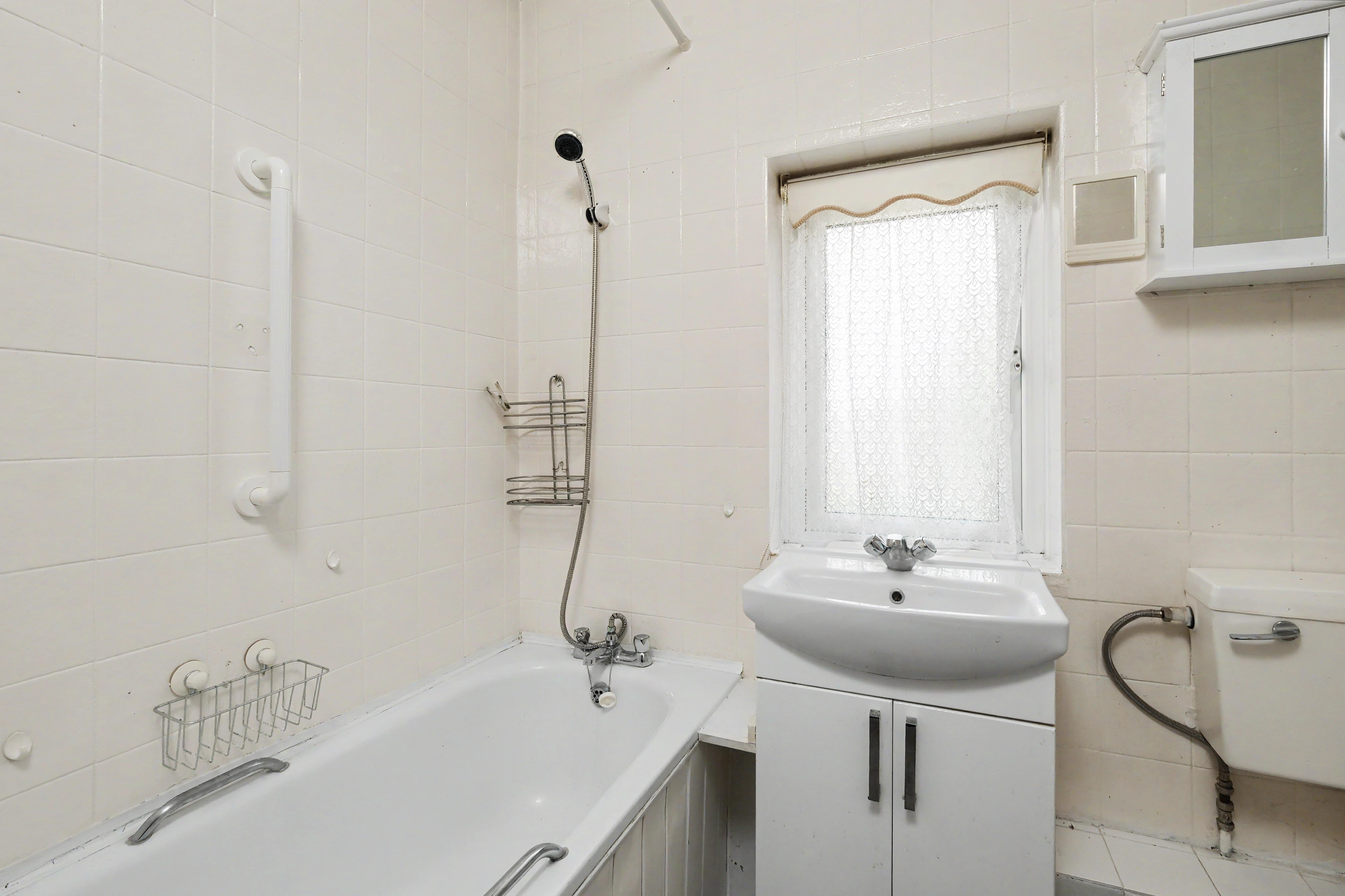 17 - Bathroom