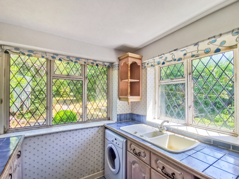 4 - Kitchen