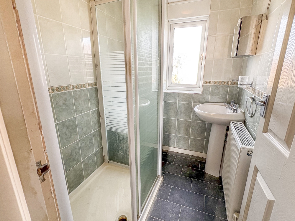 13 - Bathroom