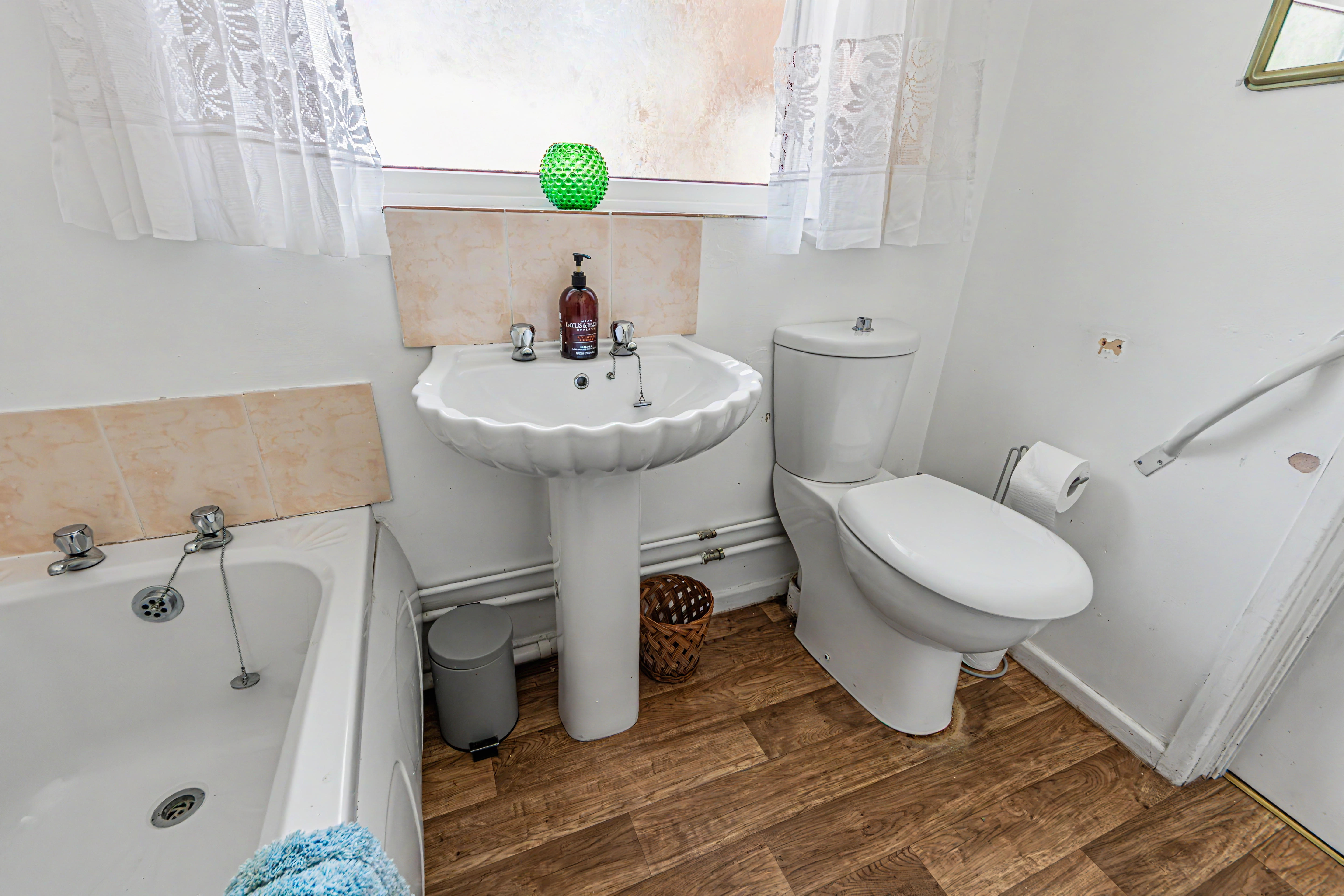 11 - Bathroom